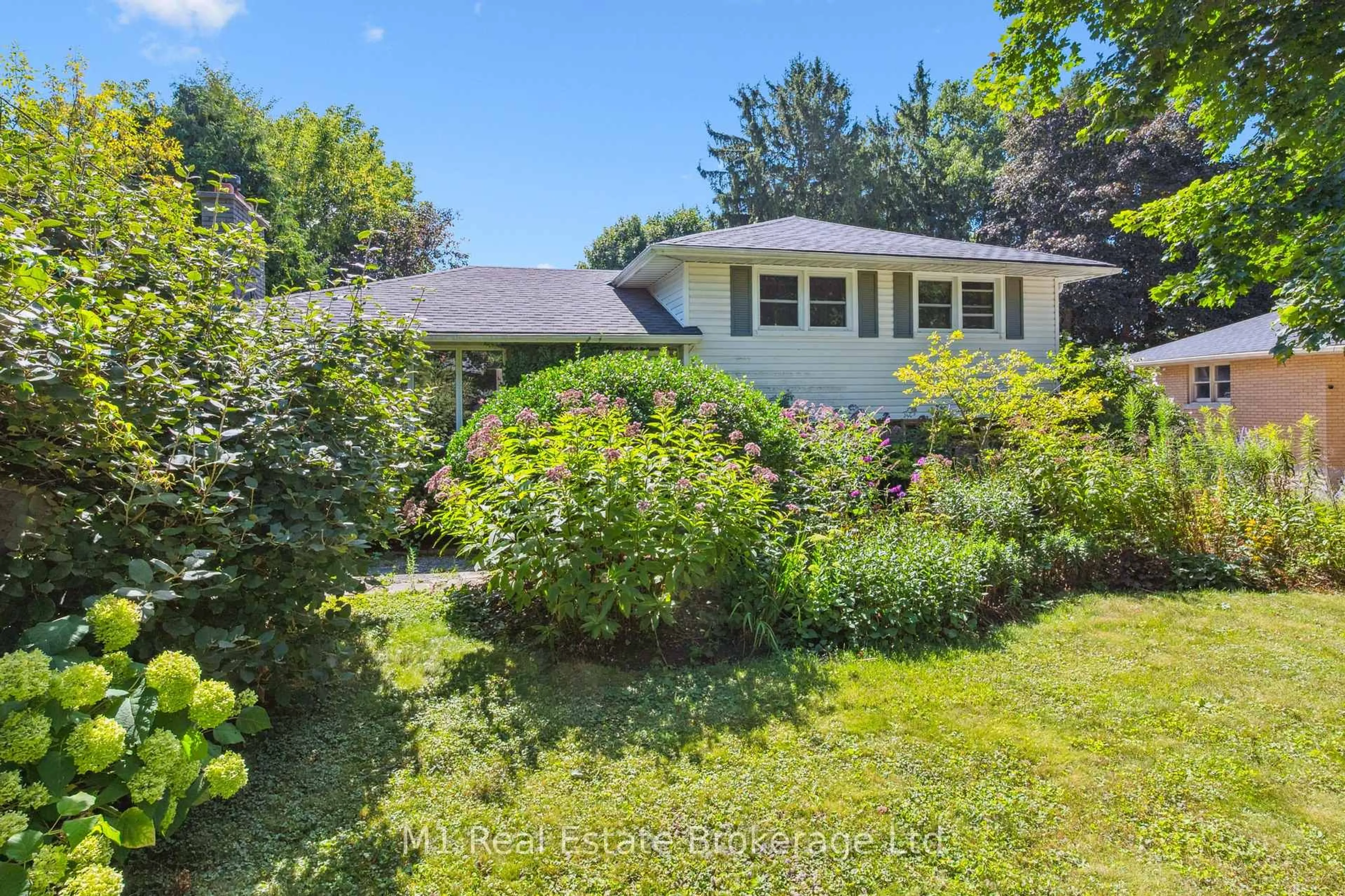A pic from outside/outdoor area/front of a property/back of a property/a pic from drone, street for 21 Gladstone Ave, Guelph Ontario N1E 1L7