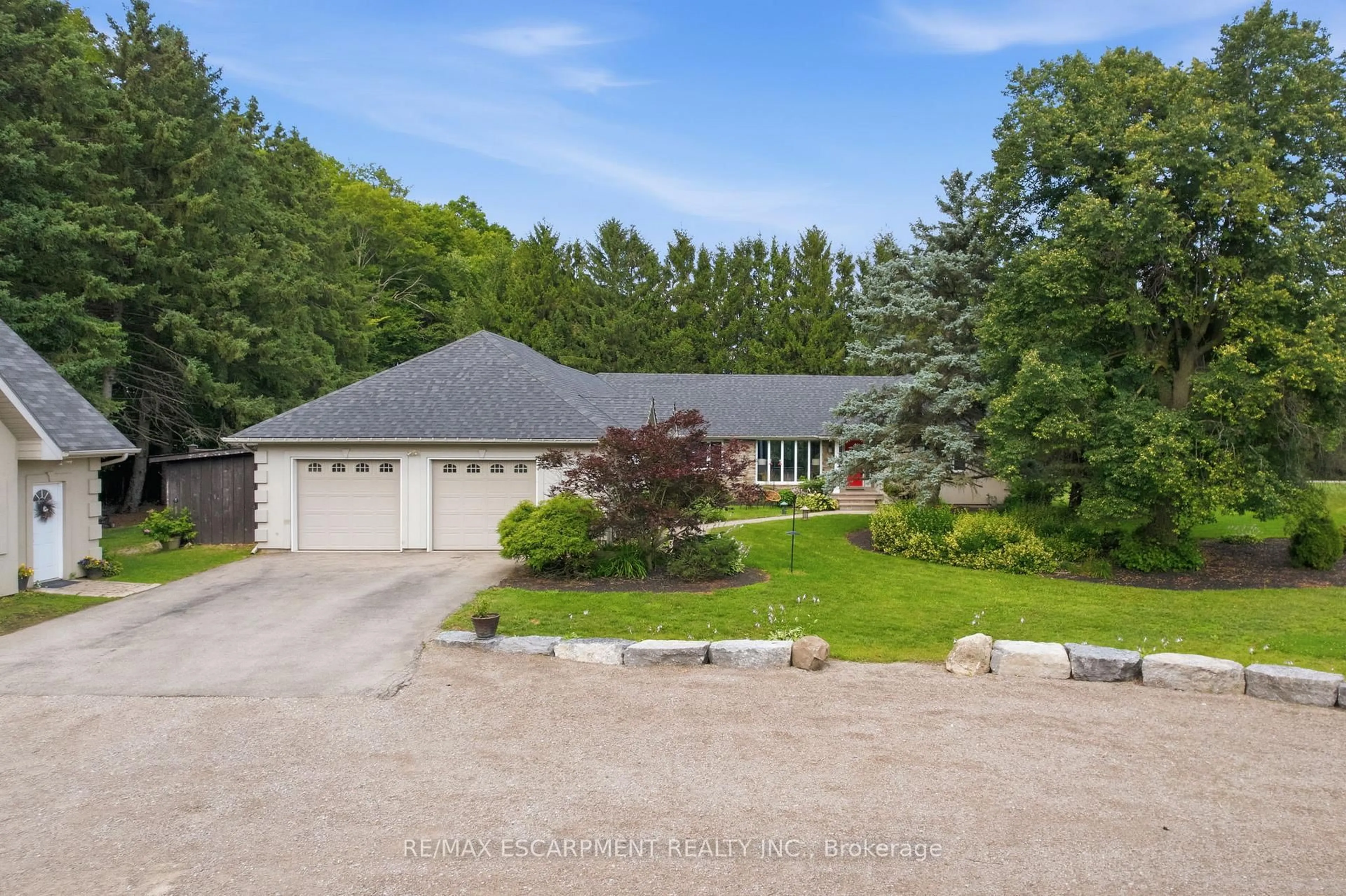 A pic from outside/outdoor area/front of a property/back of a property/a pic from drone, unknown for 19 Concession 5, Hamilton Ontario L8B 1K4
