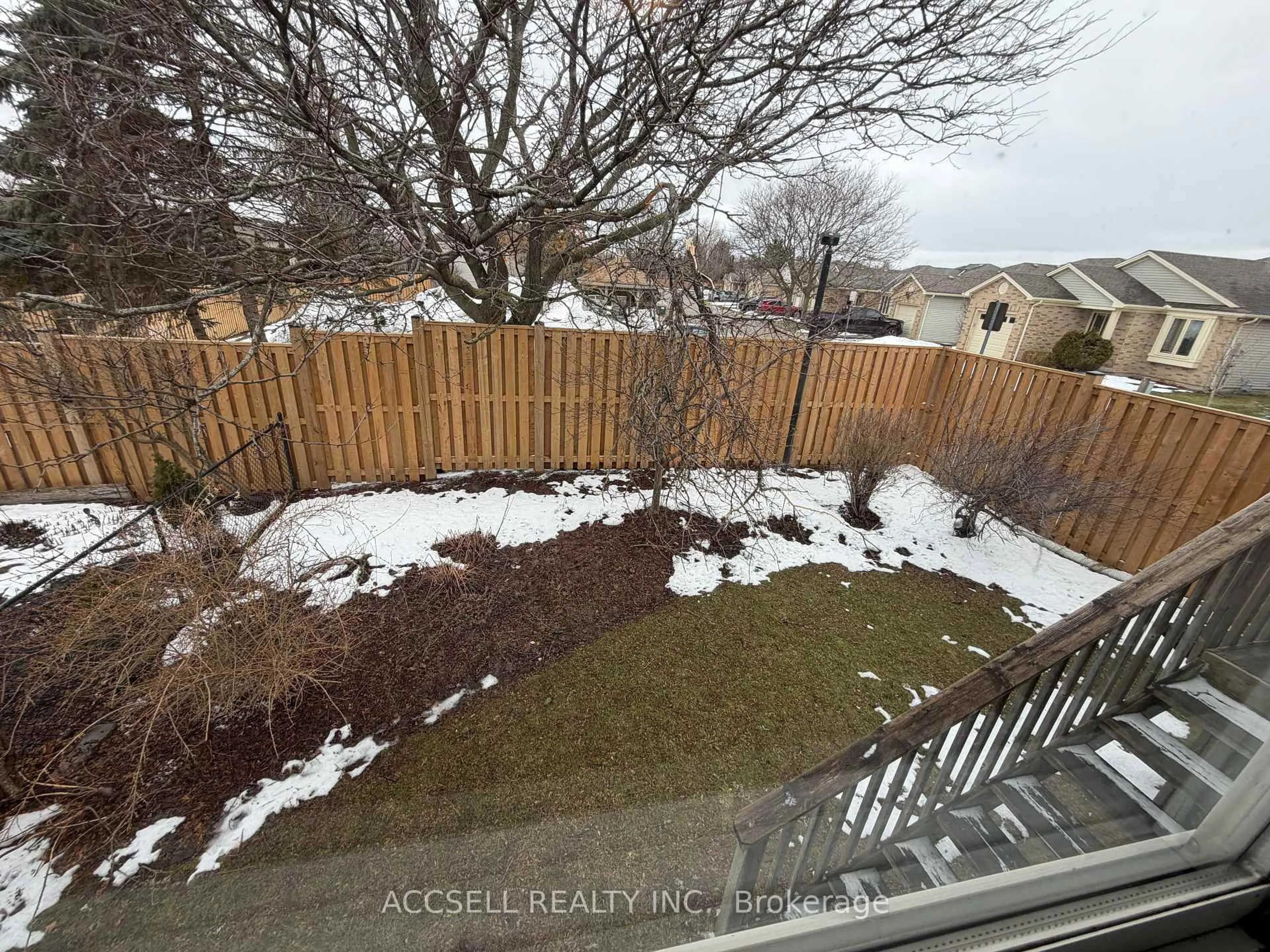 A pic from outside/outdoor area/front of a property/back of a property/a pic from drone, mountain view for 325 Lighthouse Rd #50, London South Ontario N6M 1H8