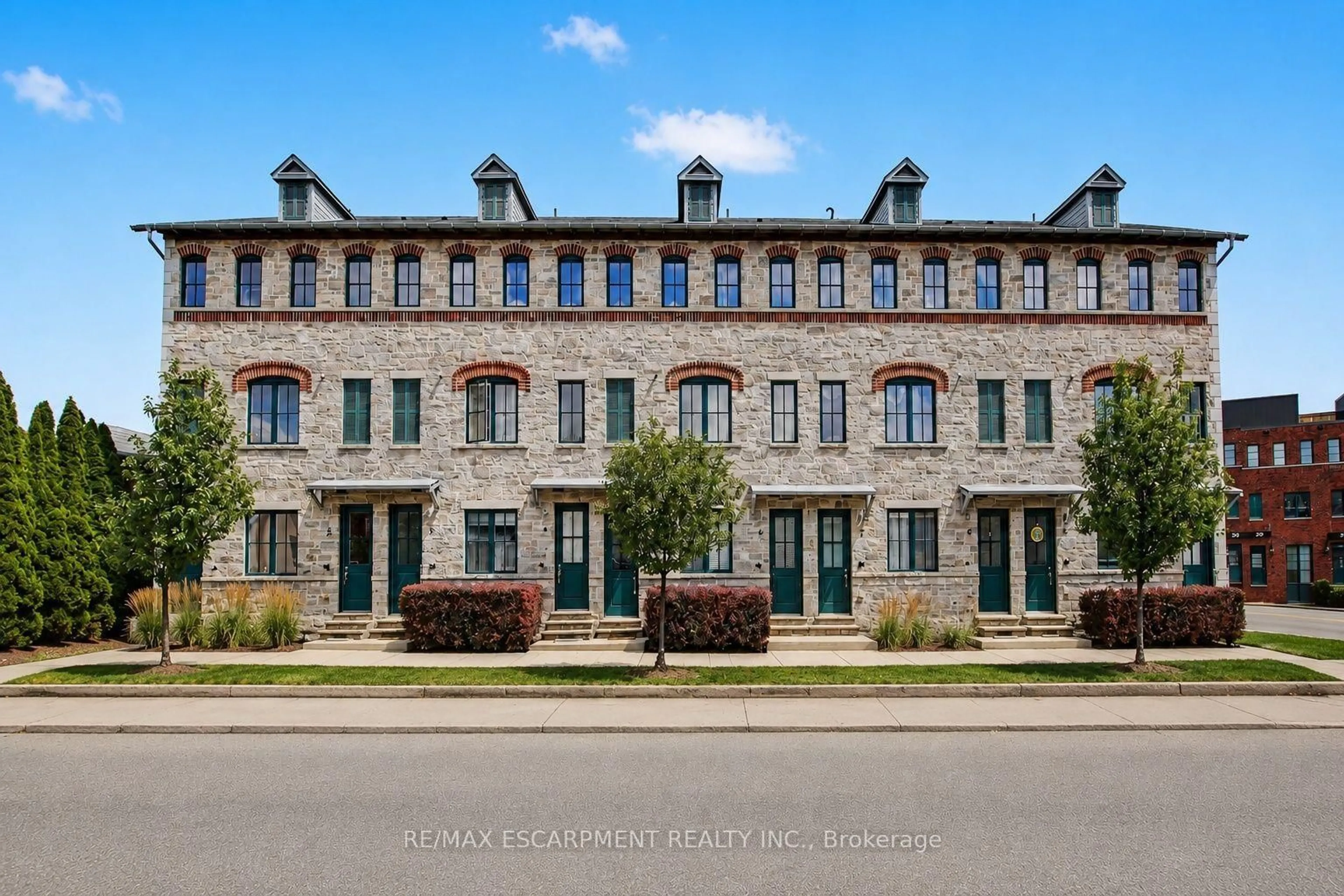 Home with brick exterior material, street for 290 Barton St #4, Hamilton Ontario L8R 3P3