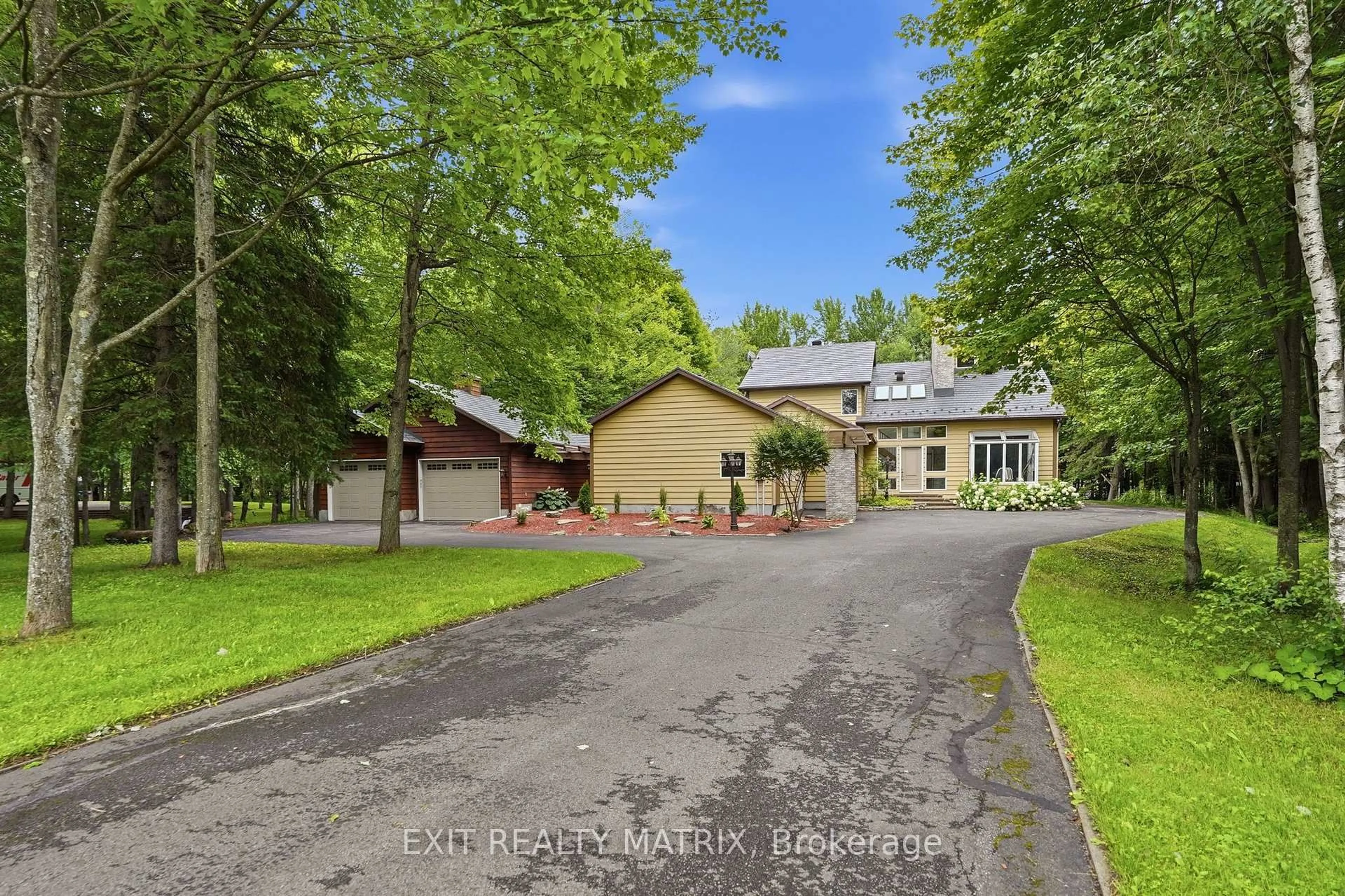 A pic from outside/outdoor area/front of a property/back of a property/a pic from drone, street for 1634 Lucien St, Champlain Ontario K0B 1K0