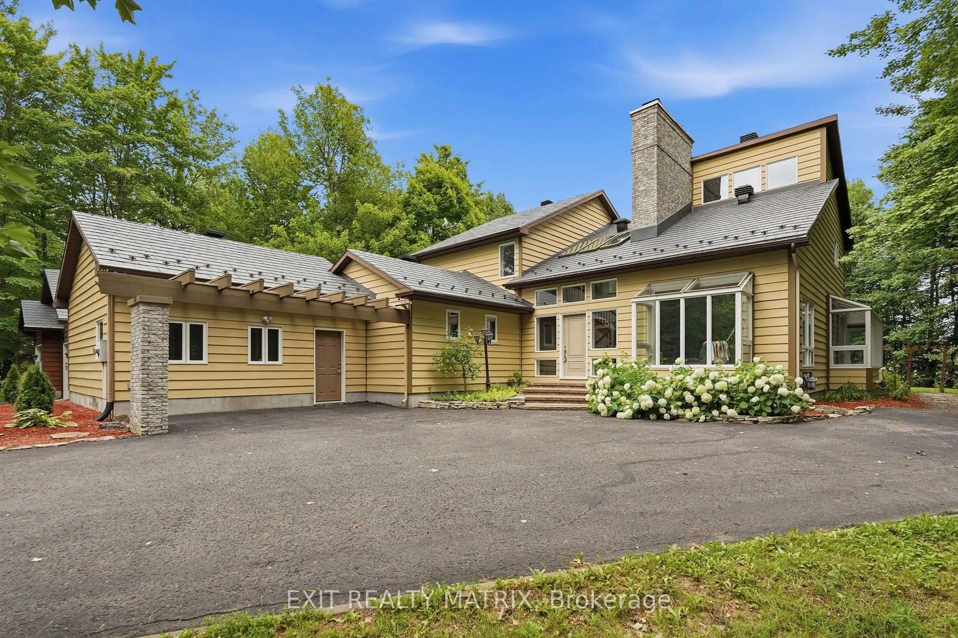 Unknown for 1634 Lucien St, Champlain Ontario K0B 1K0
