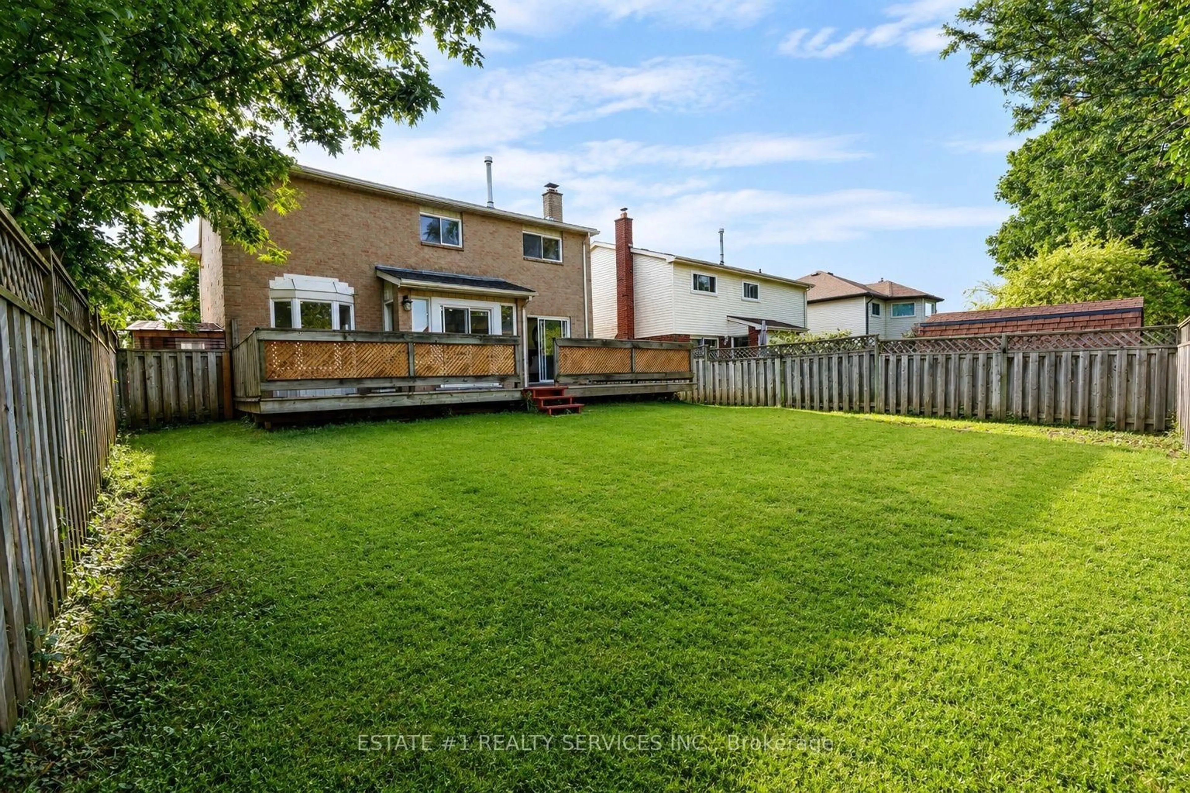 A pic from outside/outdoor area/front of a property/back of a property/a pic from drone, street for 35 Golden Meadow Dr, Kitchener Ontario N2N 2L9