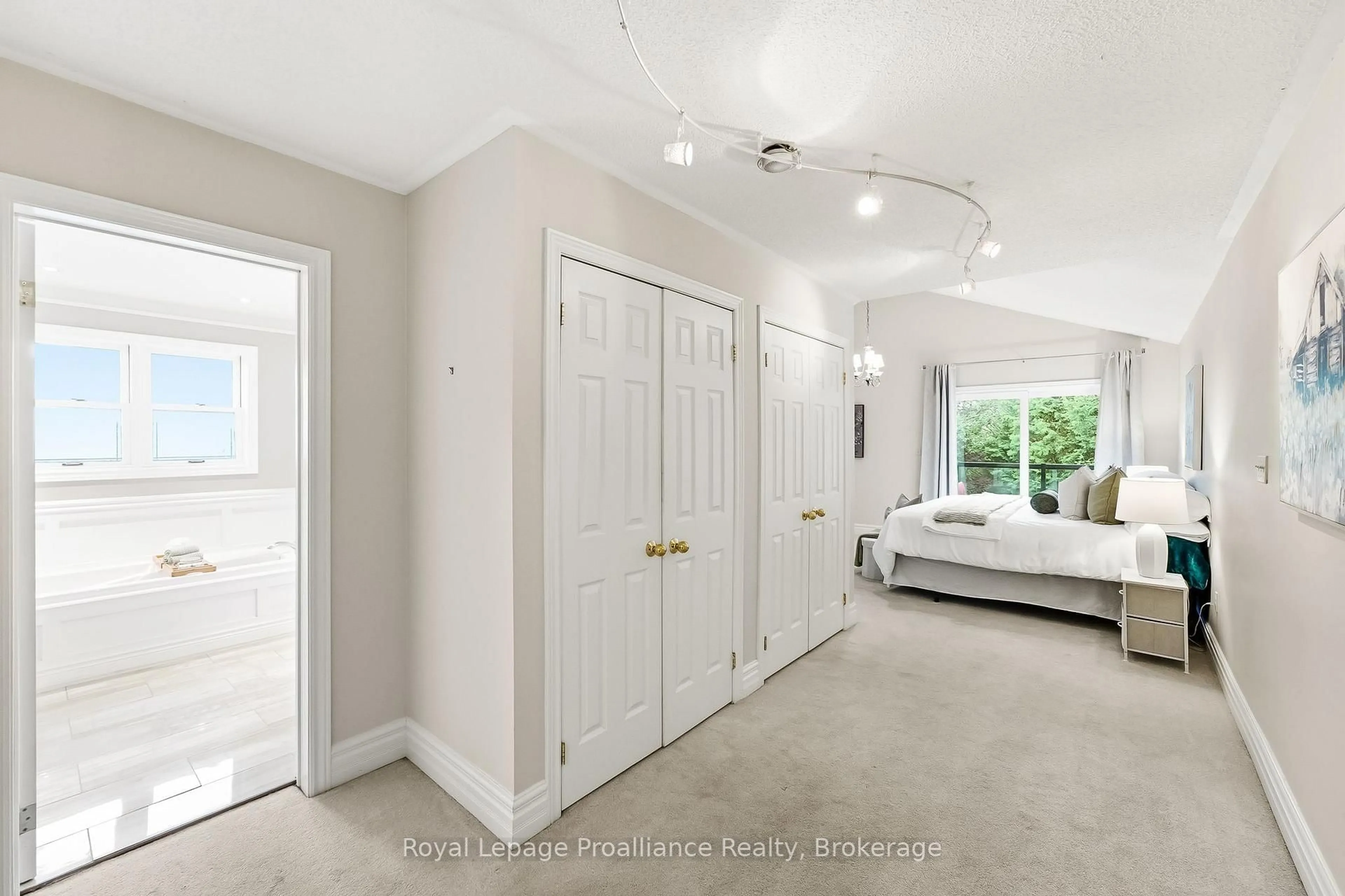 Indoor entryway for 11 Gibson Pl, Port Hope Ontario L1A 4G8