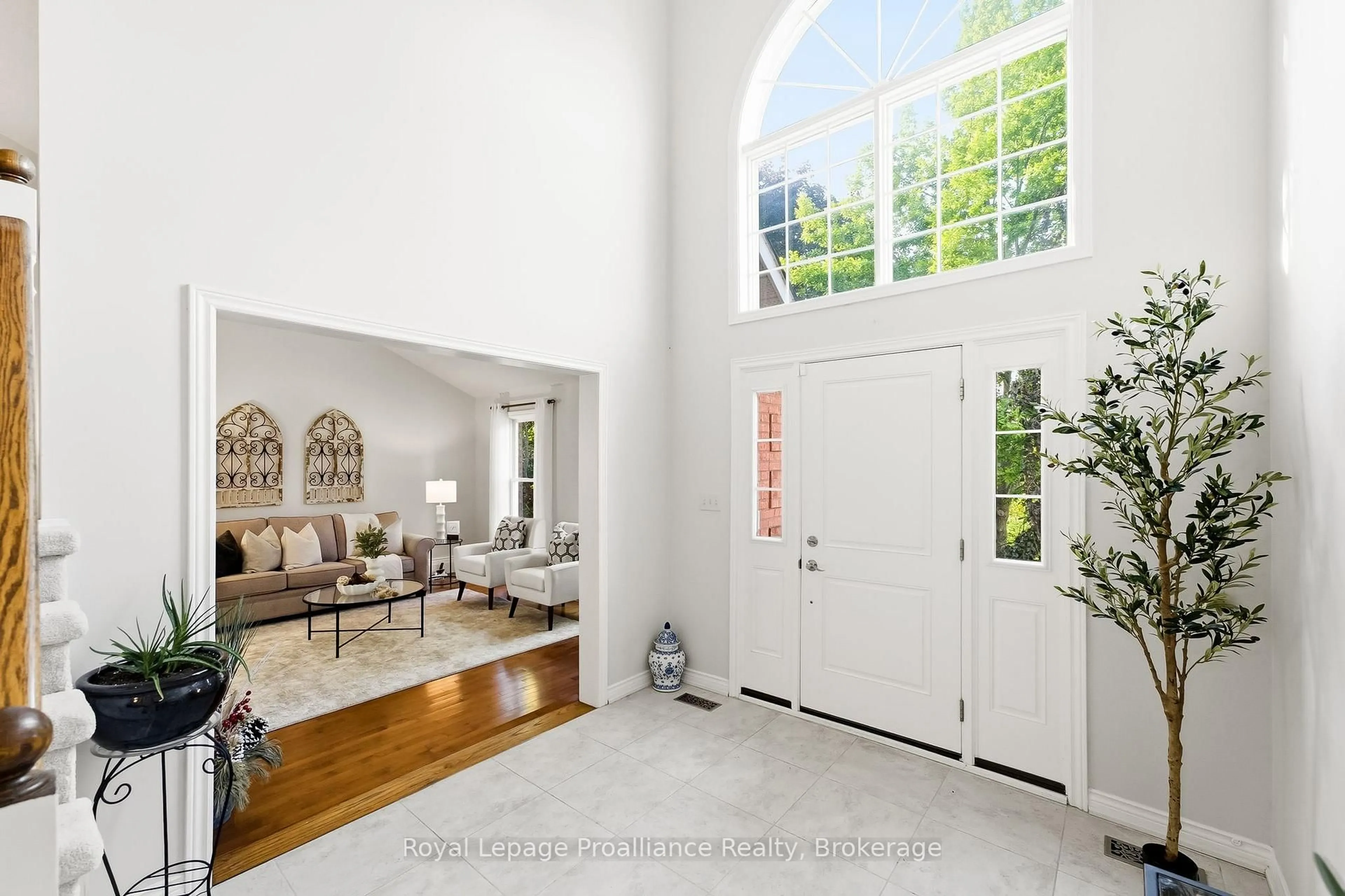 Indoor entryway for 11 Gibson Pl, Port Hope Ontario L1A 4G8