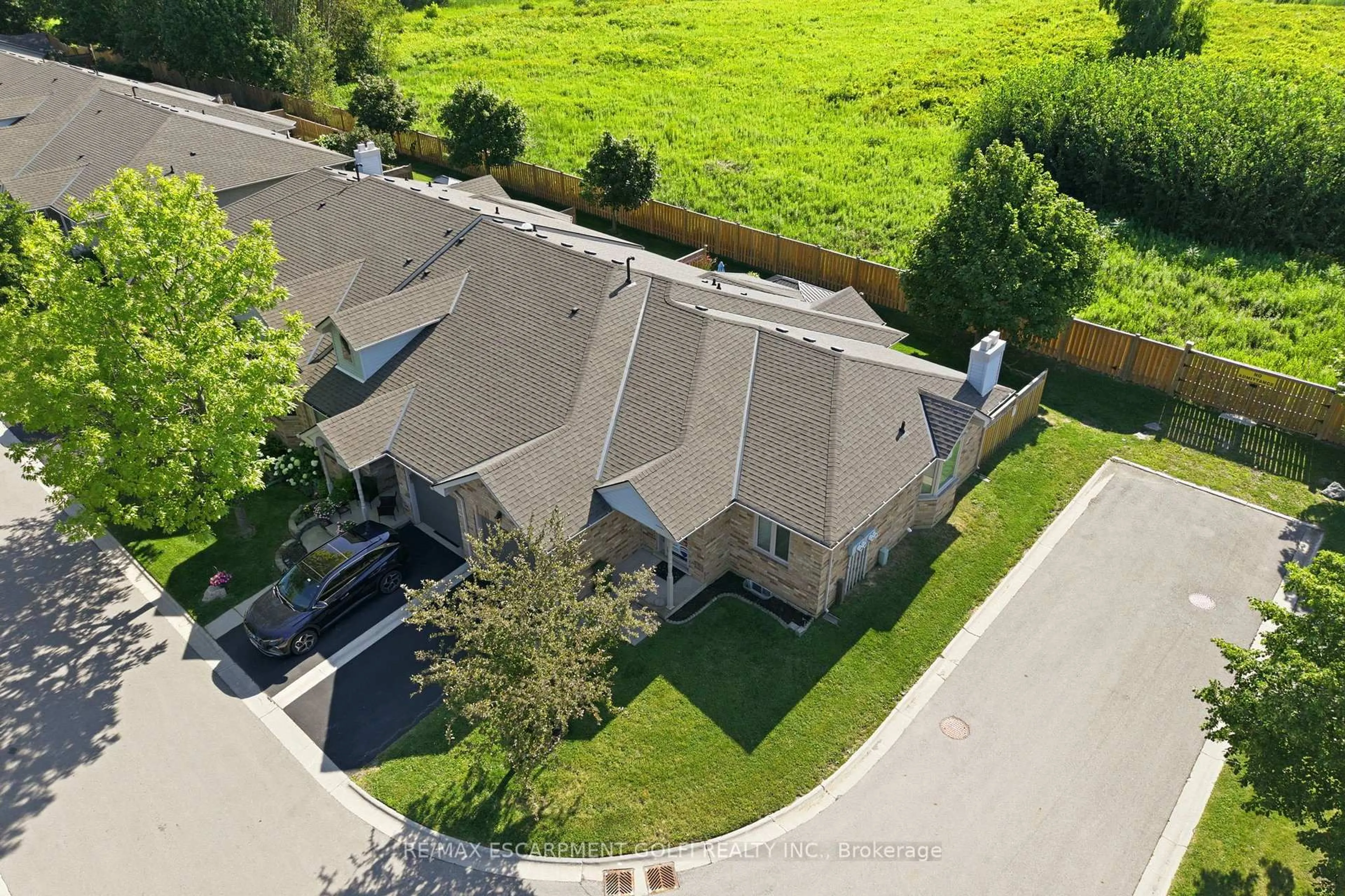 A pic from outside/outdoor area/front of a property/back of a property/a pic from drone, unknown for 21 Cathy Dr, Hamilton Ontario L0R 1W0