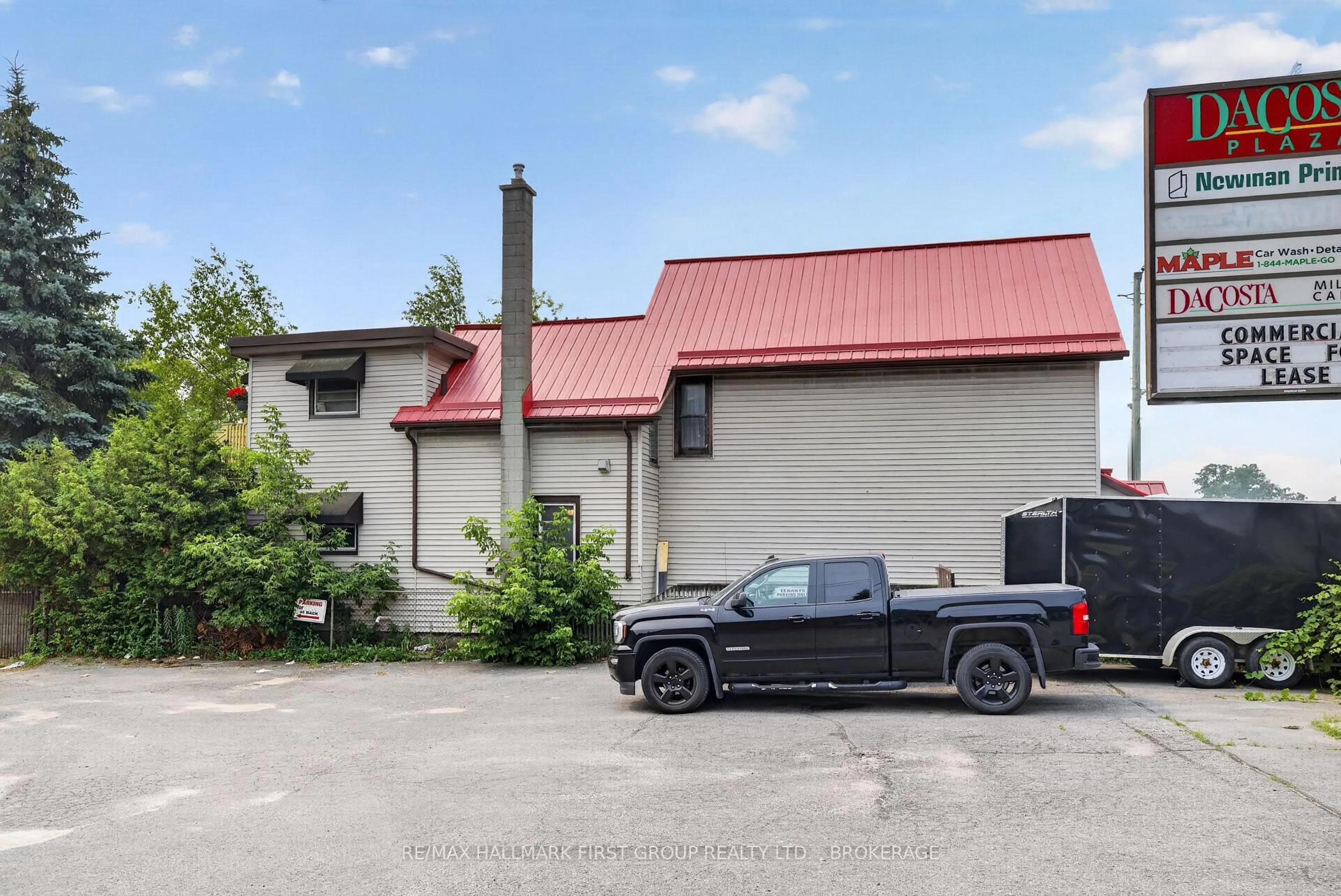 A pic from outside/outdoor area/front of a property/back of a property/a pic from drone, street for 667 MONTREAL St, Kingston Ontario K7K 3J3