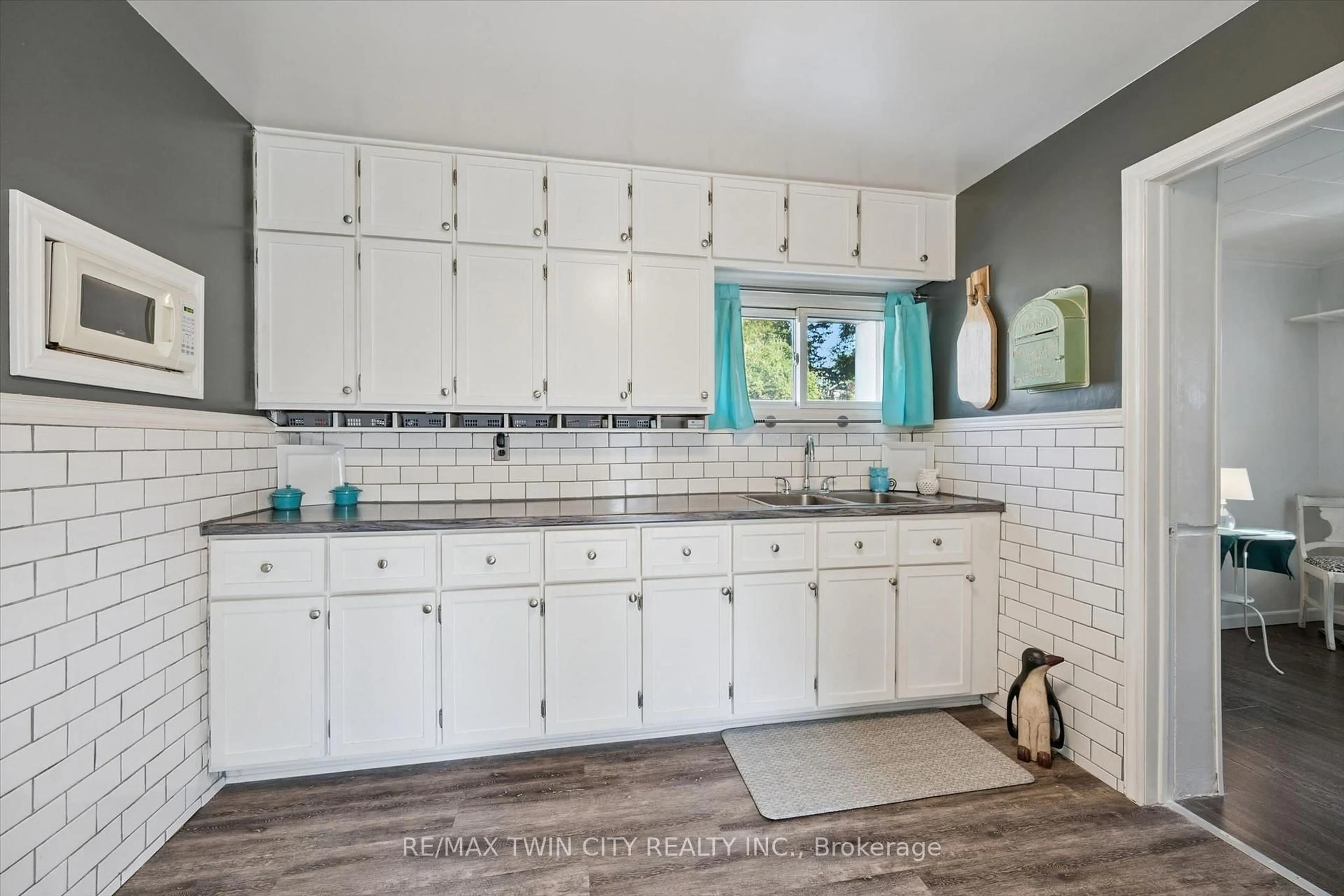 Unknown for 11 Brook St, Cambridge Ontario N1R 4B9