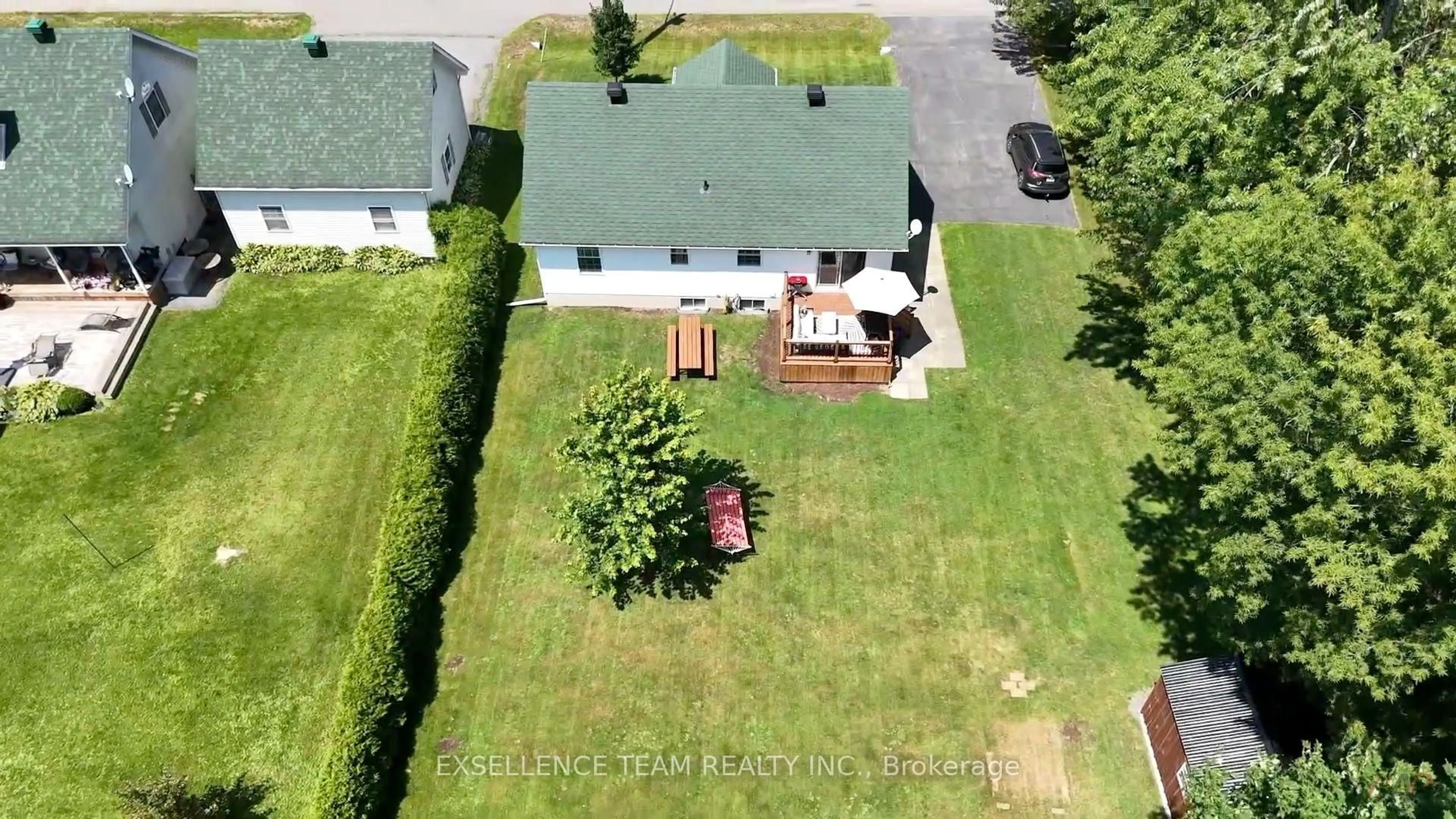 A pic from outside/outdoor area/front of a property/back of a property/a pic from drone, unknown for 16 Monk St, South Glengarry Ontario K0C 1N0
