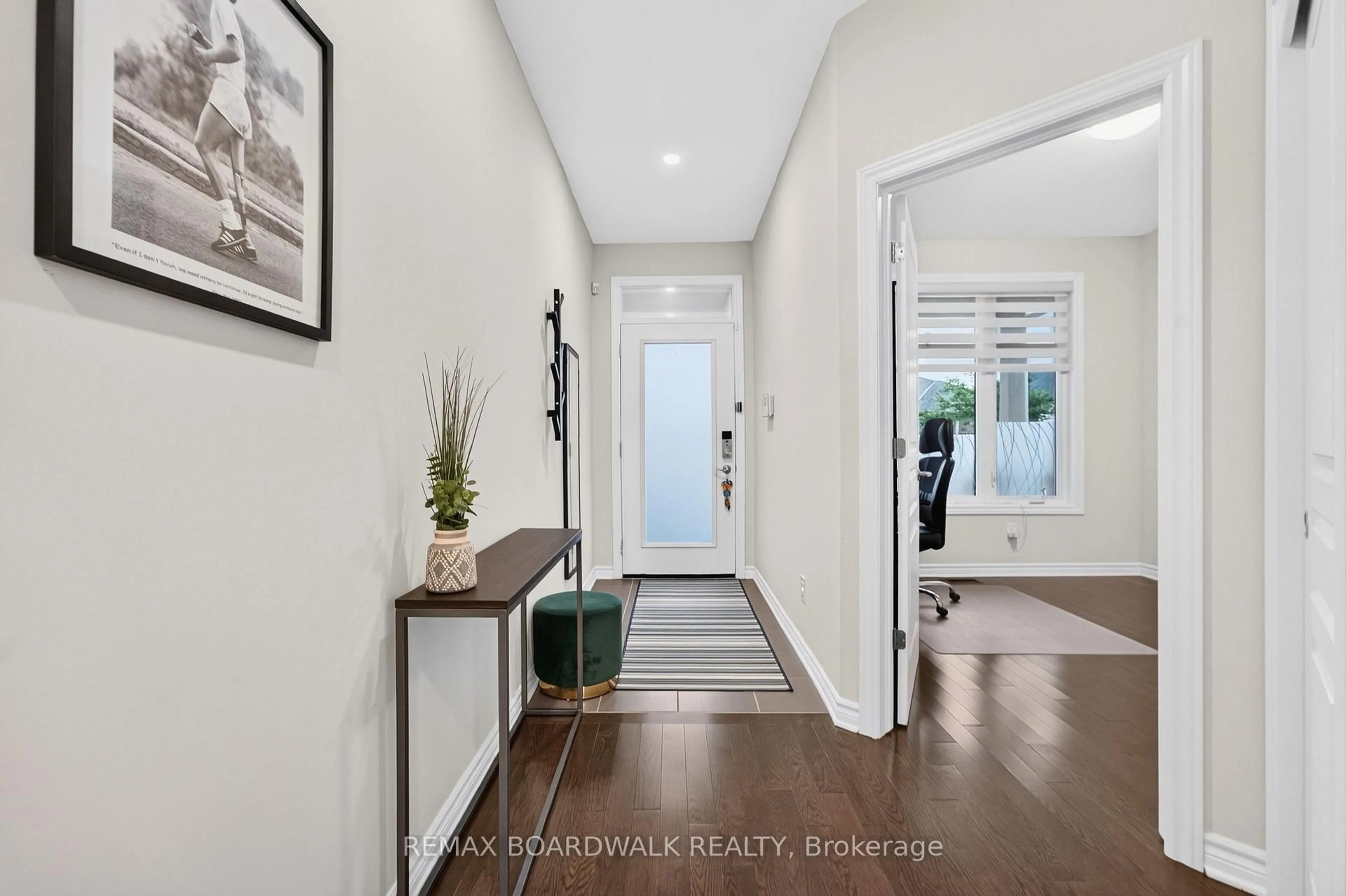 Indoor entryway for 522 Ace St, Ottawa Ontario K2V 0E8