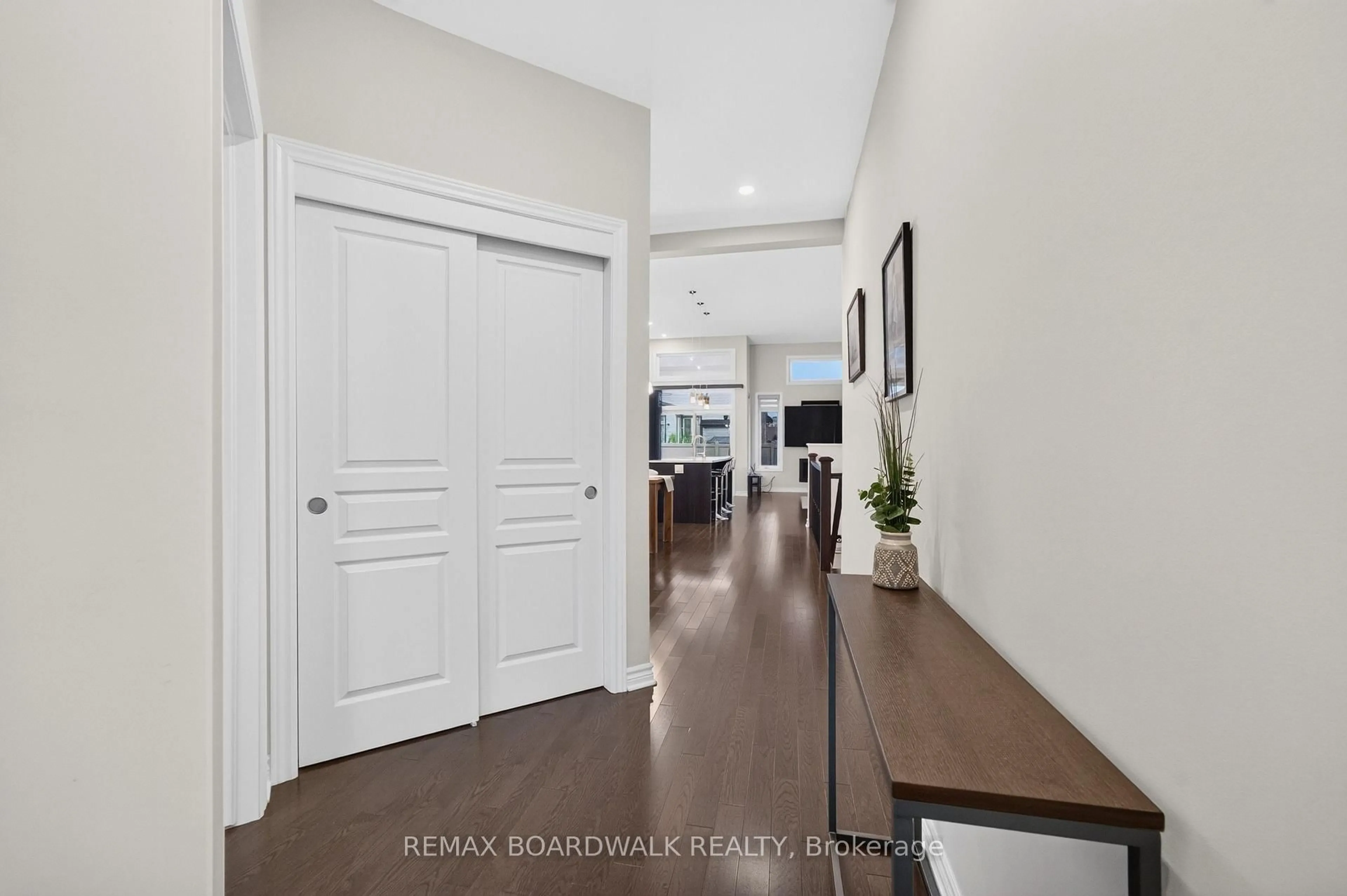 Indoor entryway for 522 Ace St, Ottawa Ontario K2V 0E8