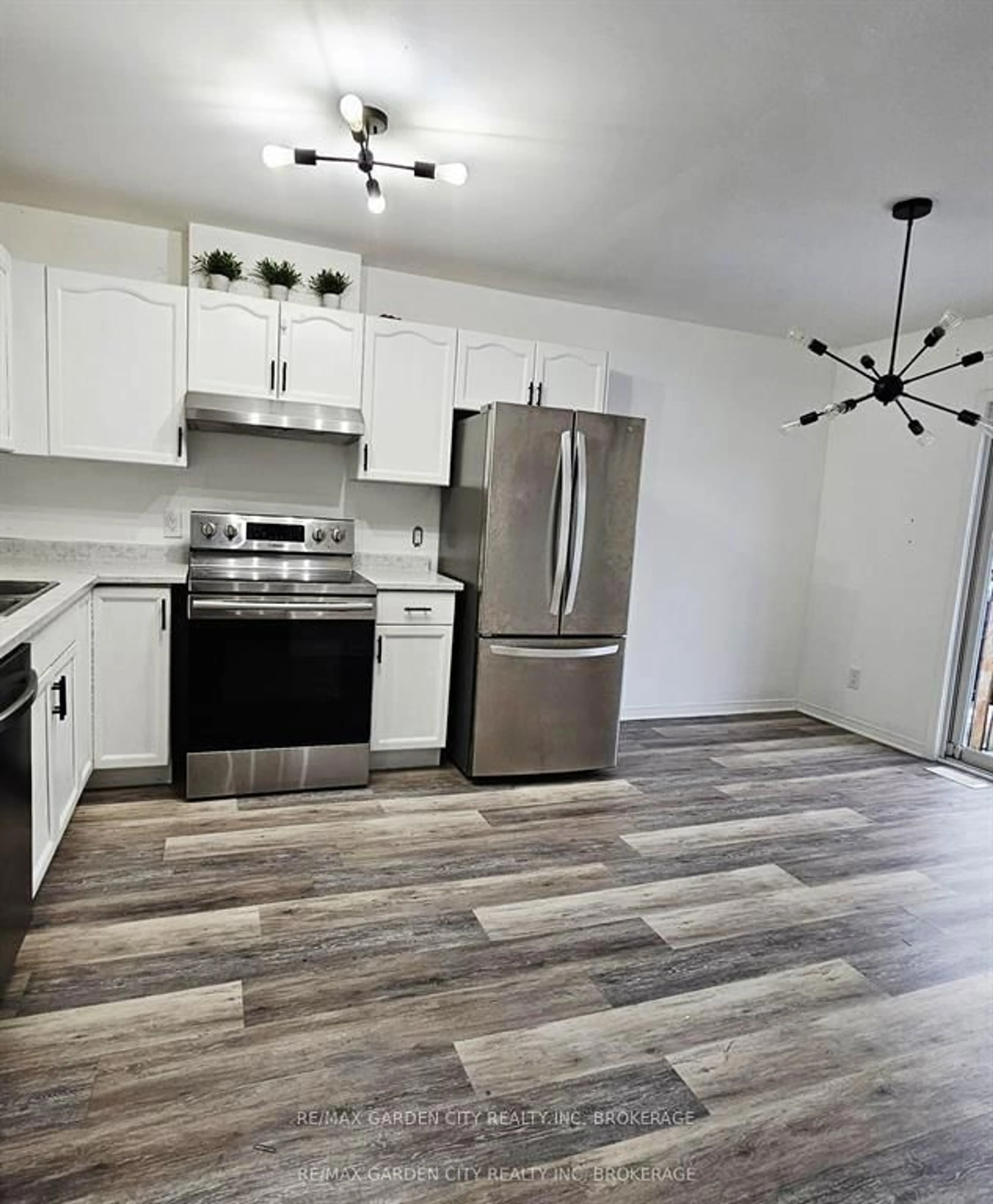 Open concept kitchen, unknown for 244 Autumn Cres, Welland Ontario L3C 7K2