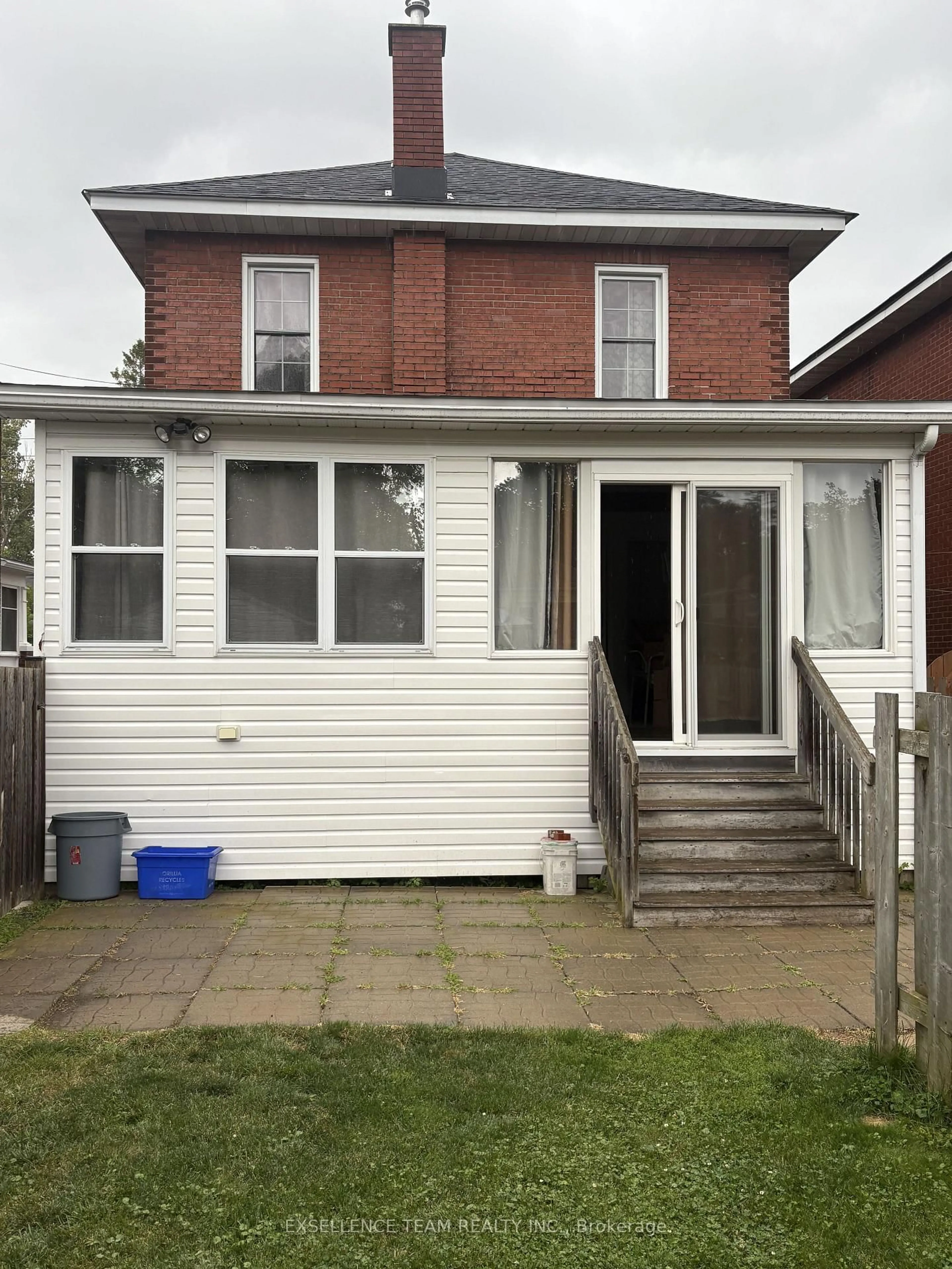 Home with brick exterior material, street for 348 CUMBERLAND St, Cornwall Ontario K6J 4J1