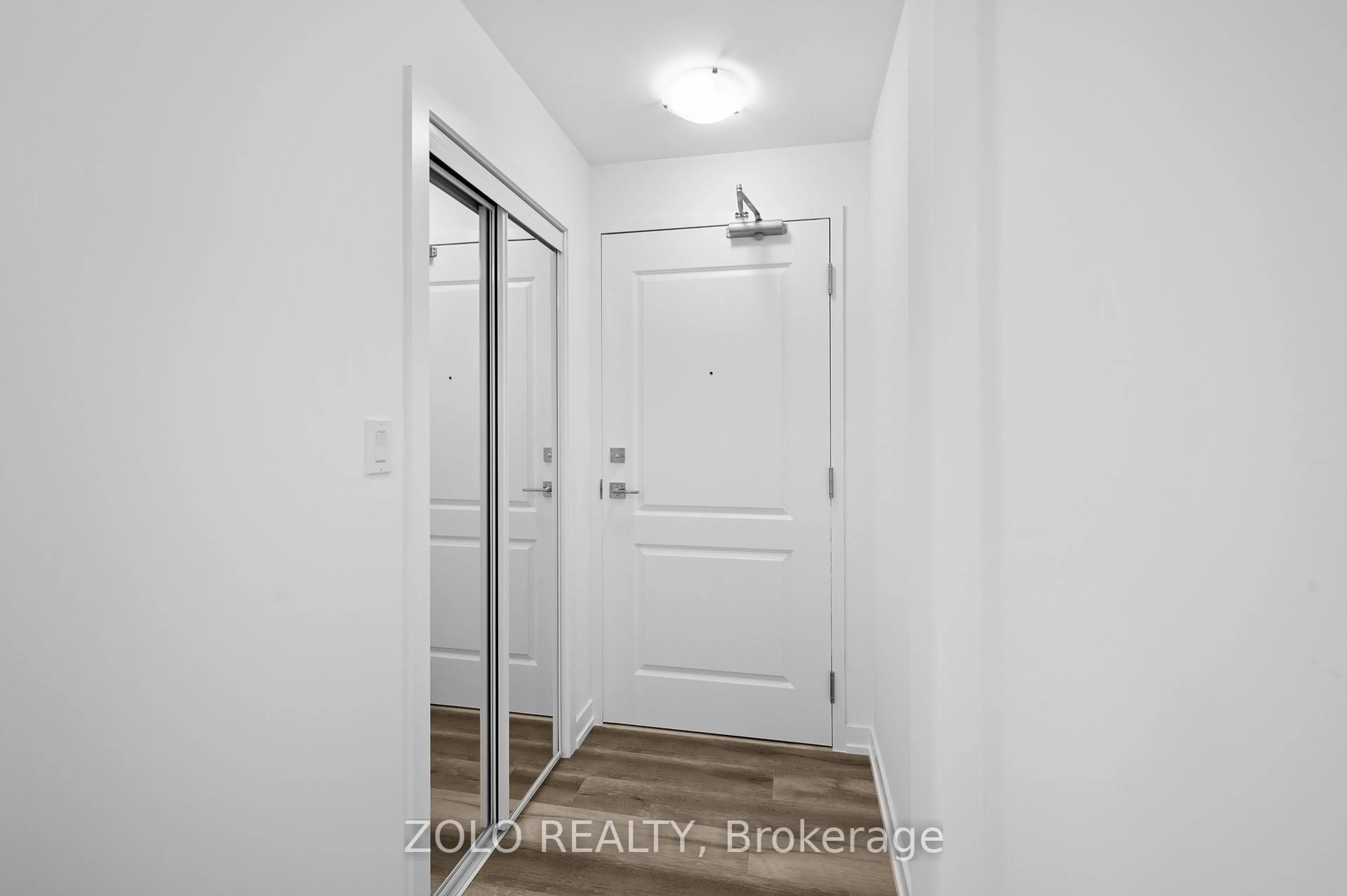 Indoor entryway for 470 Dundas St #1011, Hamilton Ontario L8B 2A6