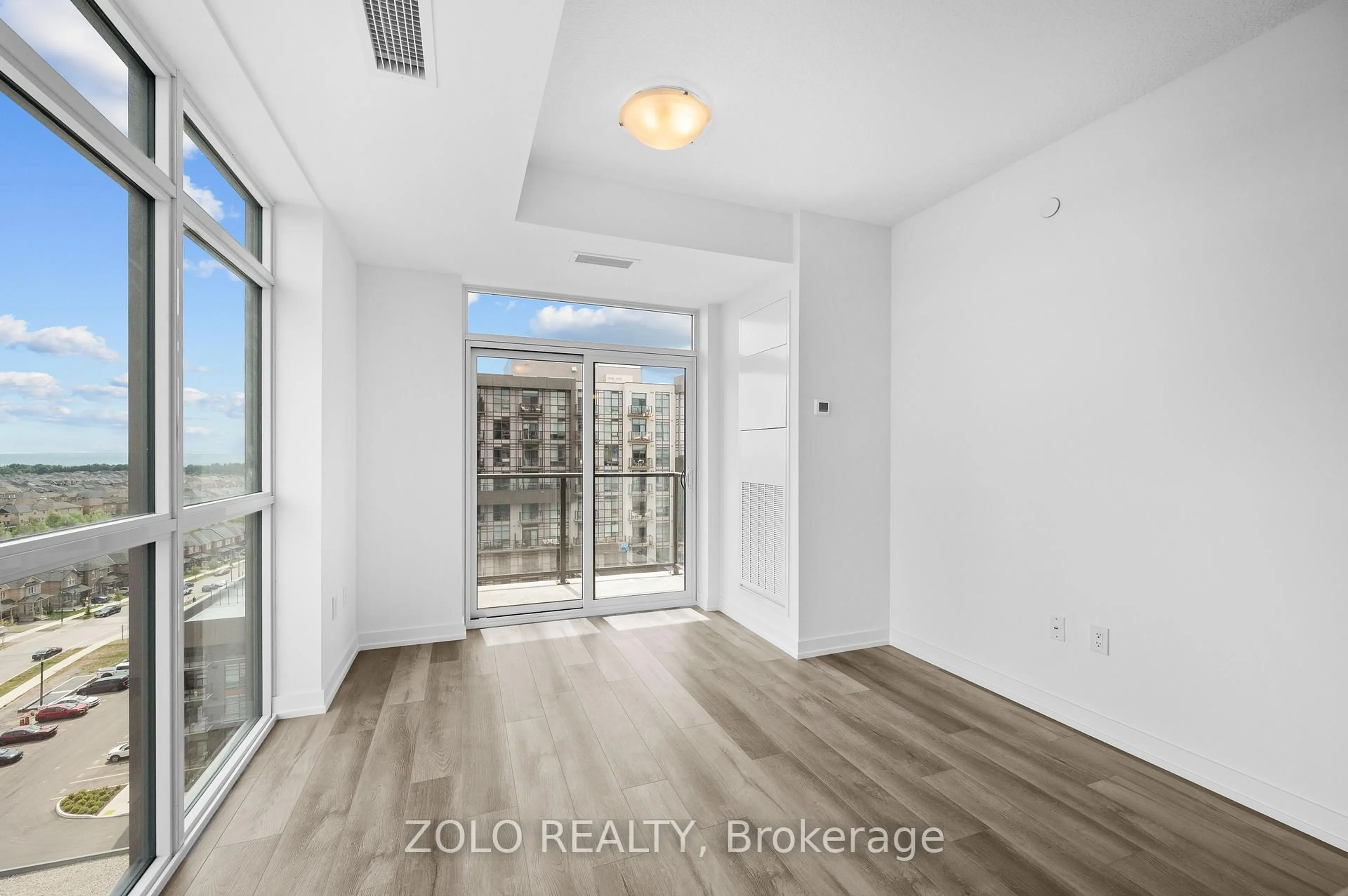 Indoor entryway for 470 Dundas St #1011, Hamilton Ontario L8B 2A6