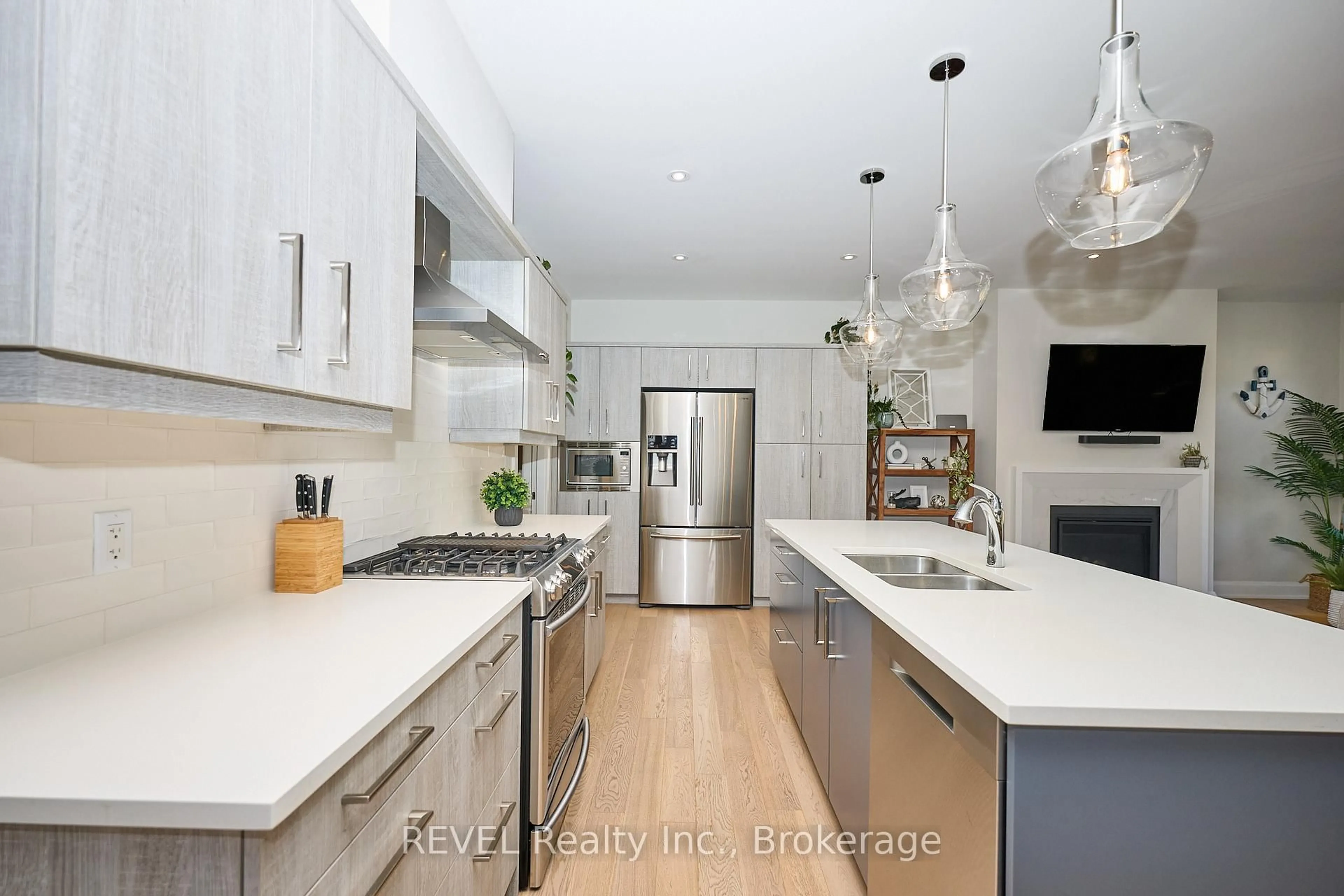 Contemporary kitchen, unknown for 9245 Shoveller Dr #19, Niagara Falls Ontario L2H 0M4