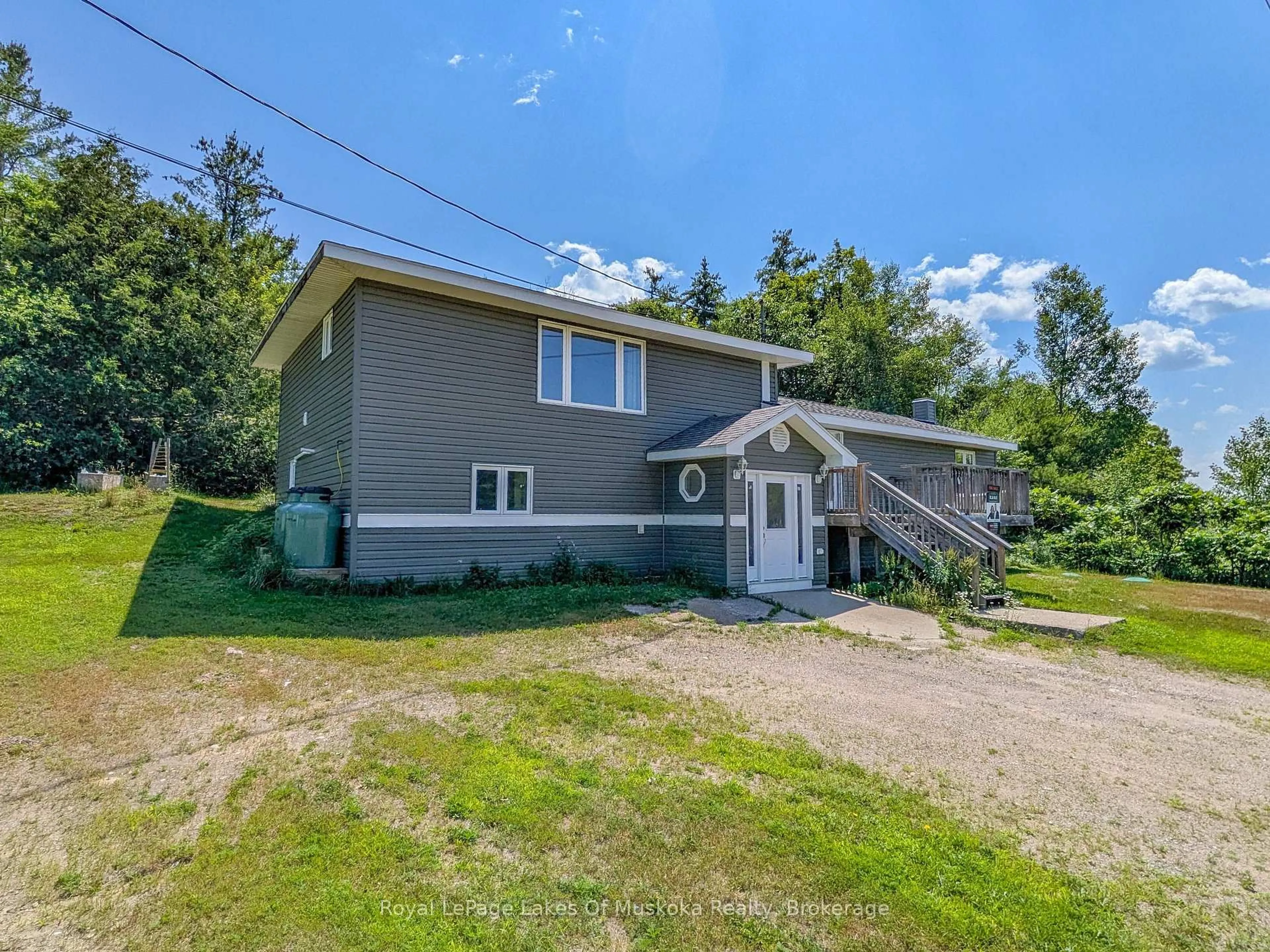 A pic from outside/outdoor area/front of a property/back of a property/a pic from drone, unknown for 1314 Winhara Rd, Gravenhurst Ontario P1P 1R1