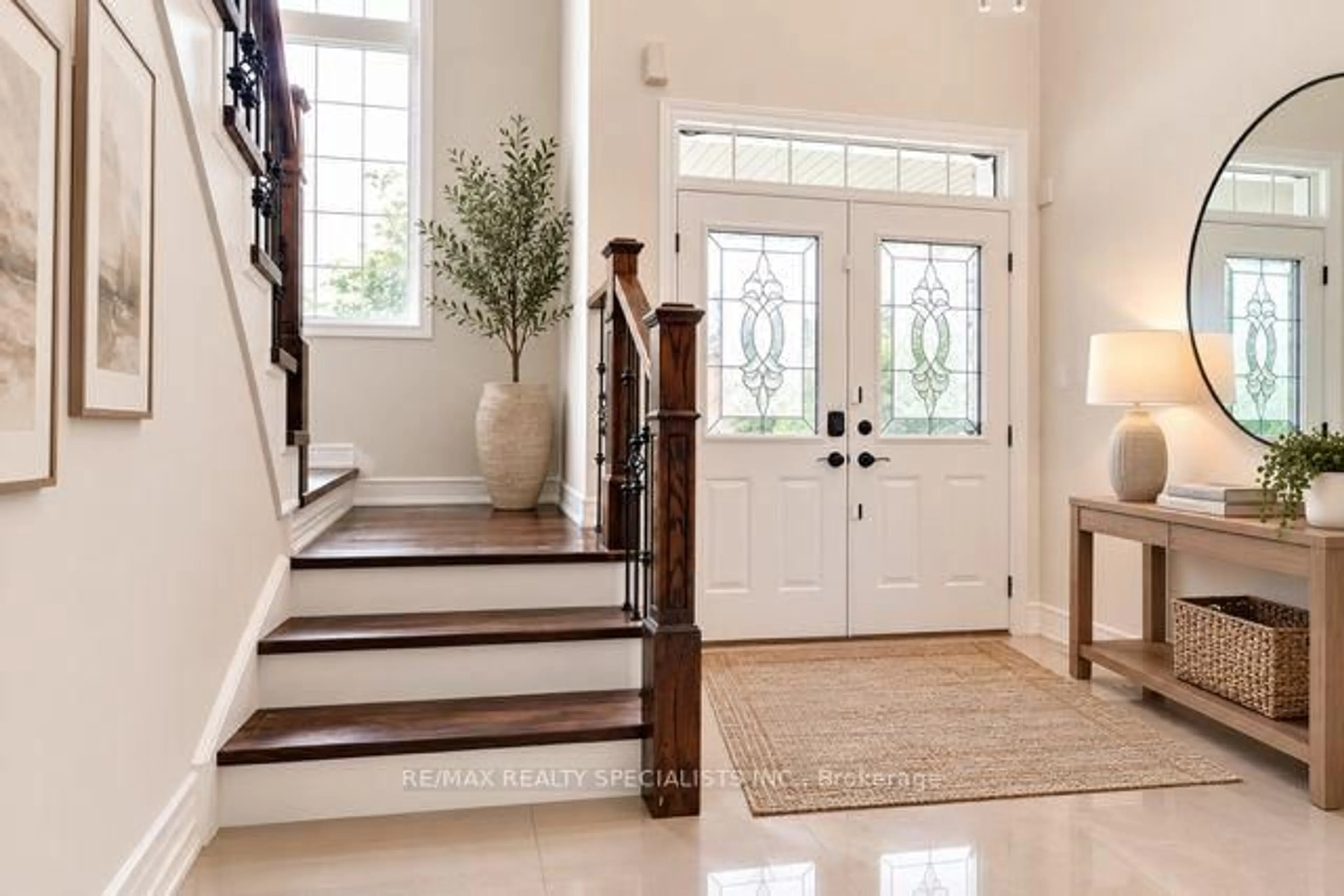 Indoor entryway for 7 Kingspoint Circ, Hamilton Ontario L8E 6C5