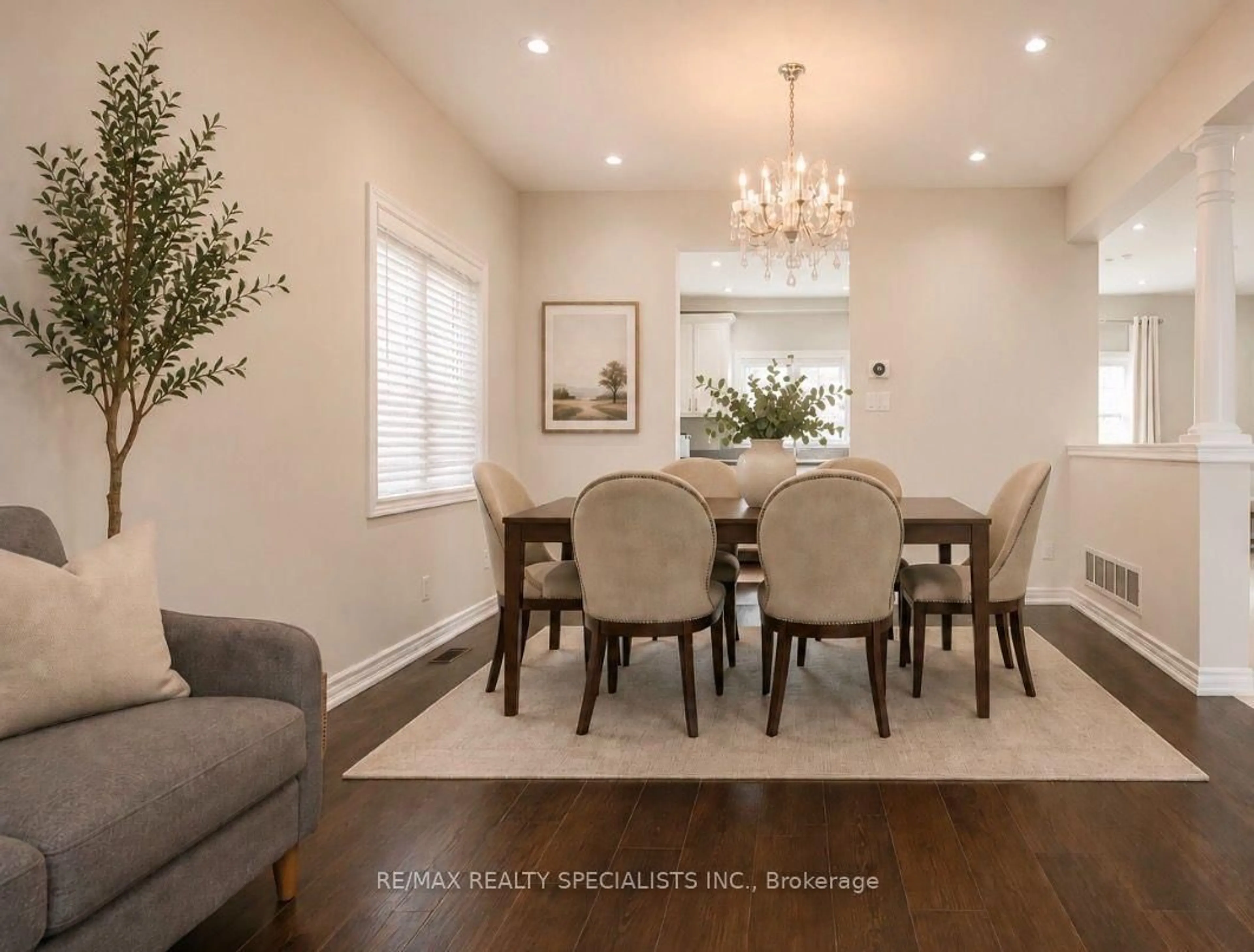Dining room, wood/laminate floor for 7 Kingspoint Circ, Hamilton Ontario L8E 6C5