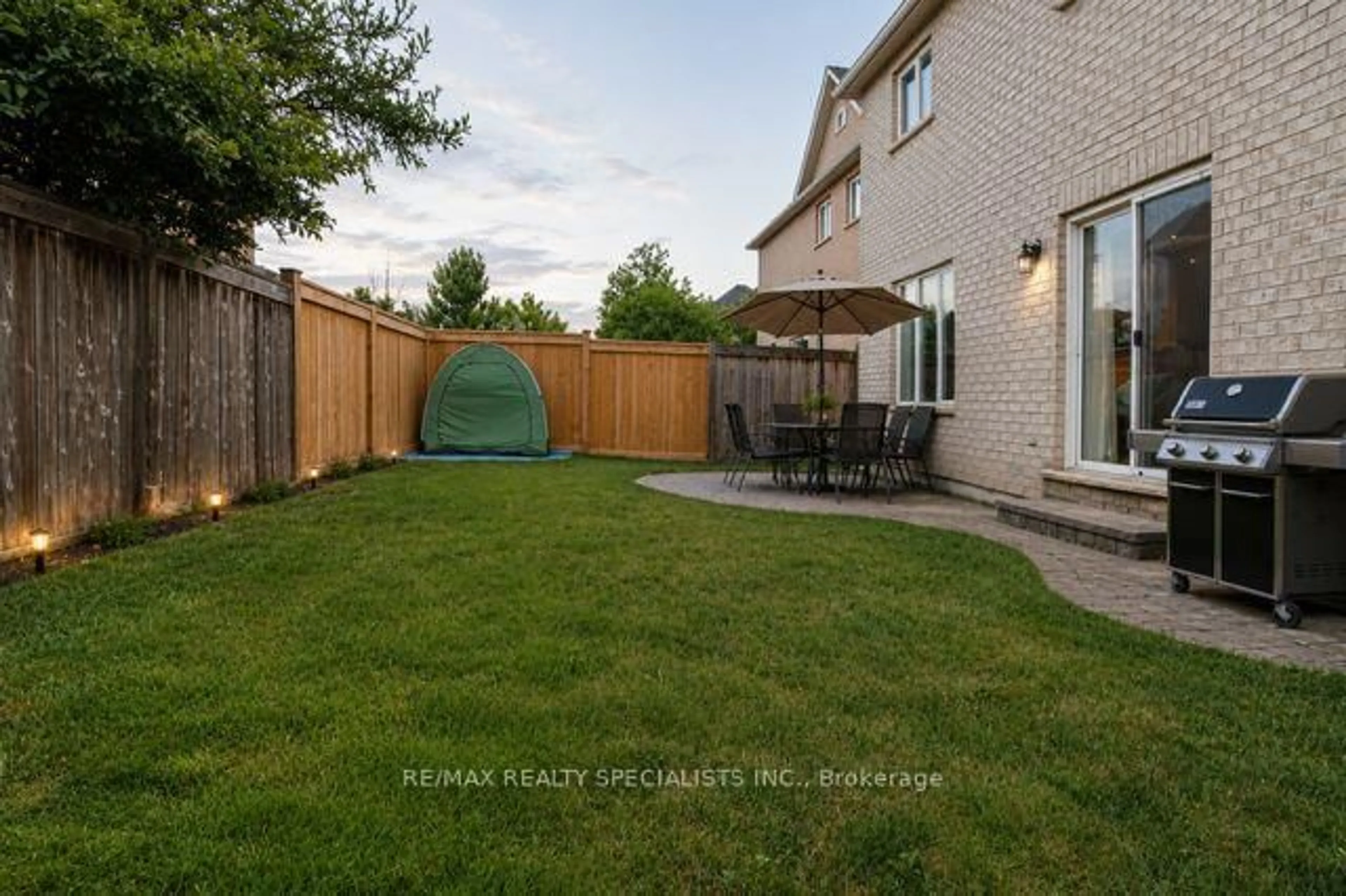 Patio, street for 7 Kingspoint Circ, Hamilton Ontario L8E 6C5