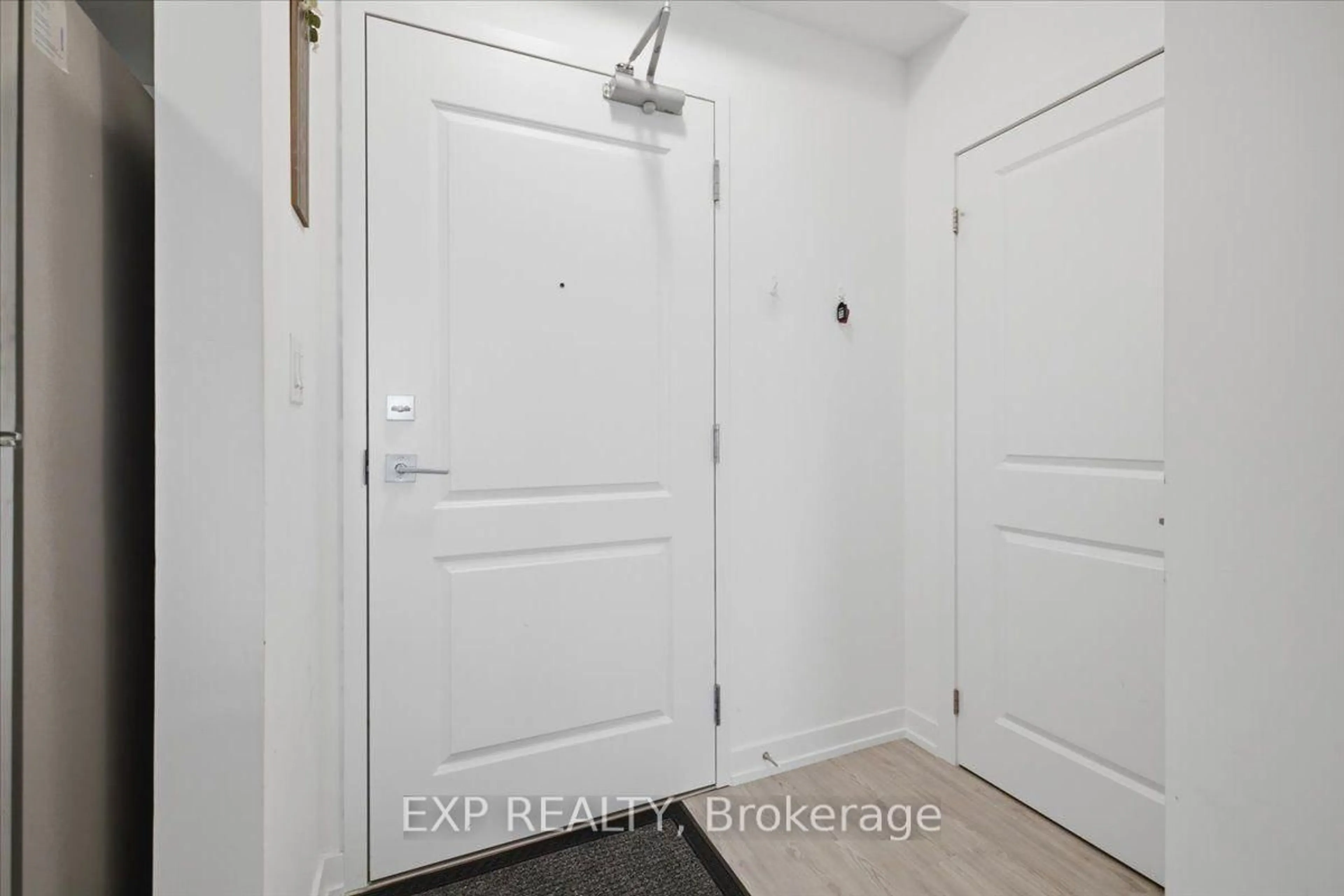 Indoor entryway for 450 Dundas St #603, Hamilton Ontario L8B 1Z2