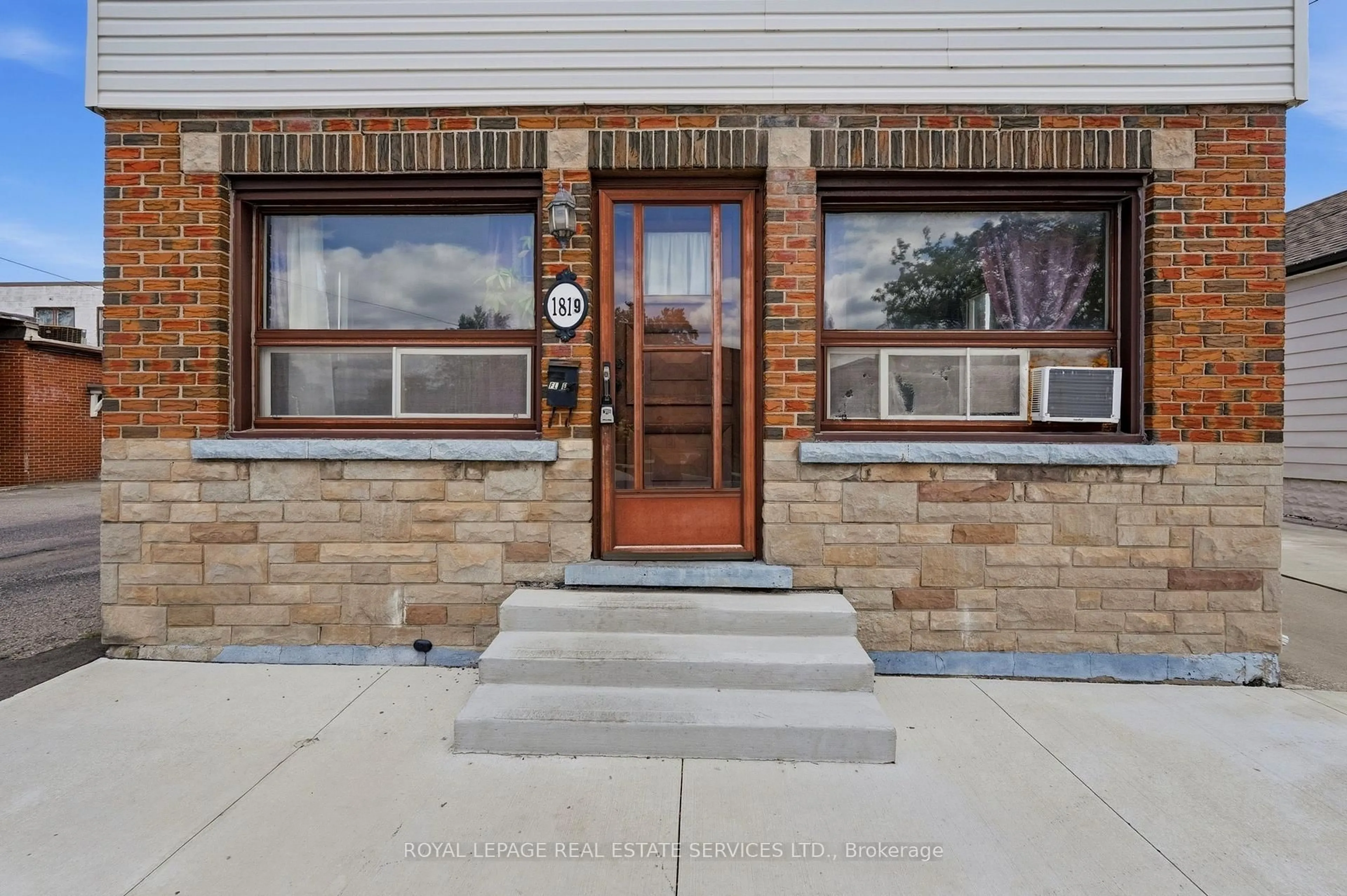 Unknown for 1819 Main St, Hamilton Ontario L8H 1E7