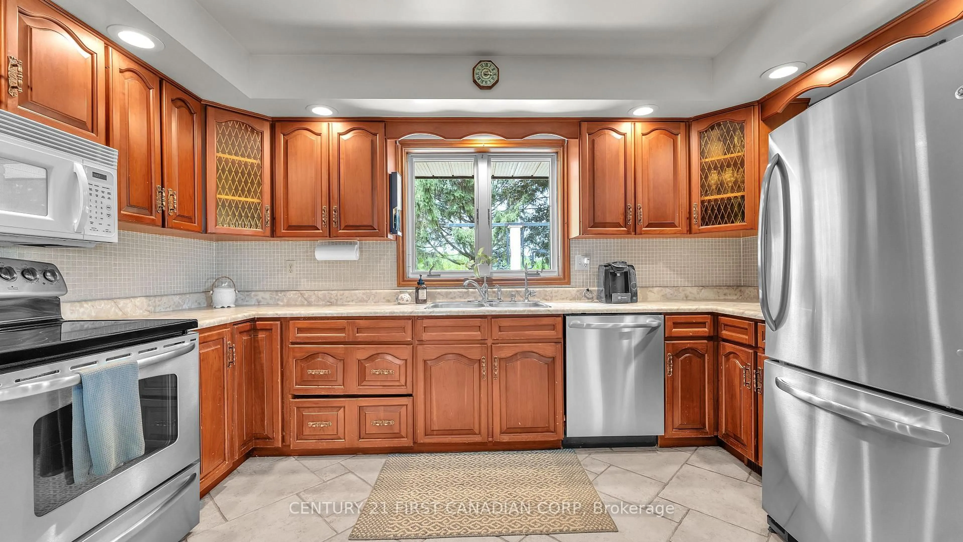 Standard kitchen, ceramic/tile floor for 29159 Lakeview Line, Dutton/Dunwich Ontario N0L 2M0