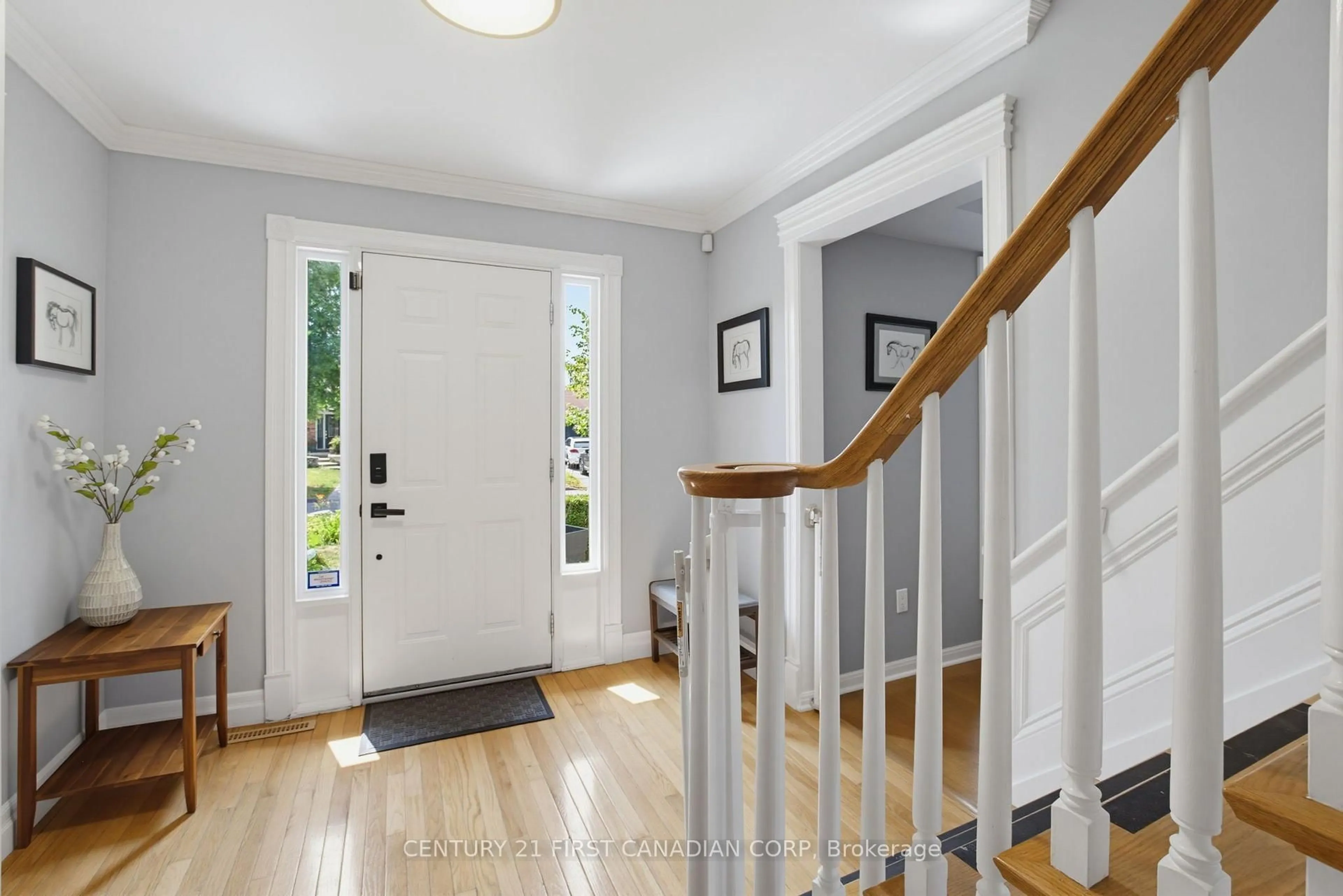 Indoor entryway for 8 Meredine Cres, London North Ontario N5X 1G5