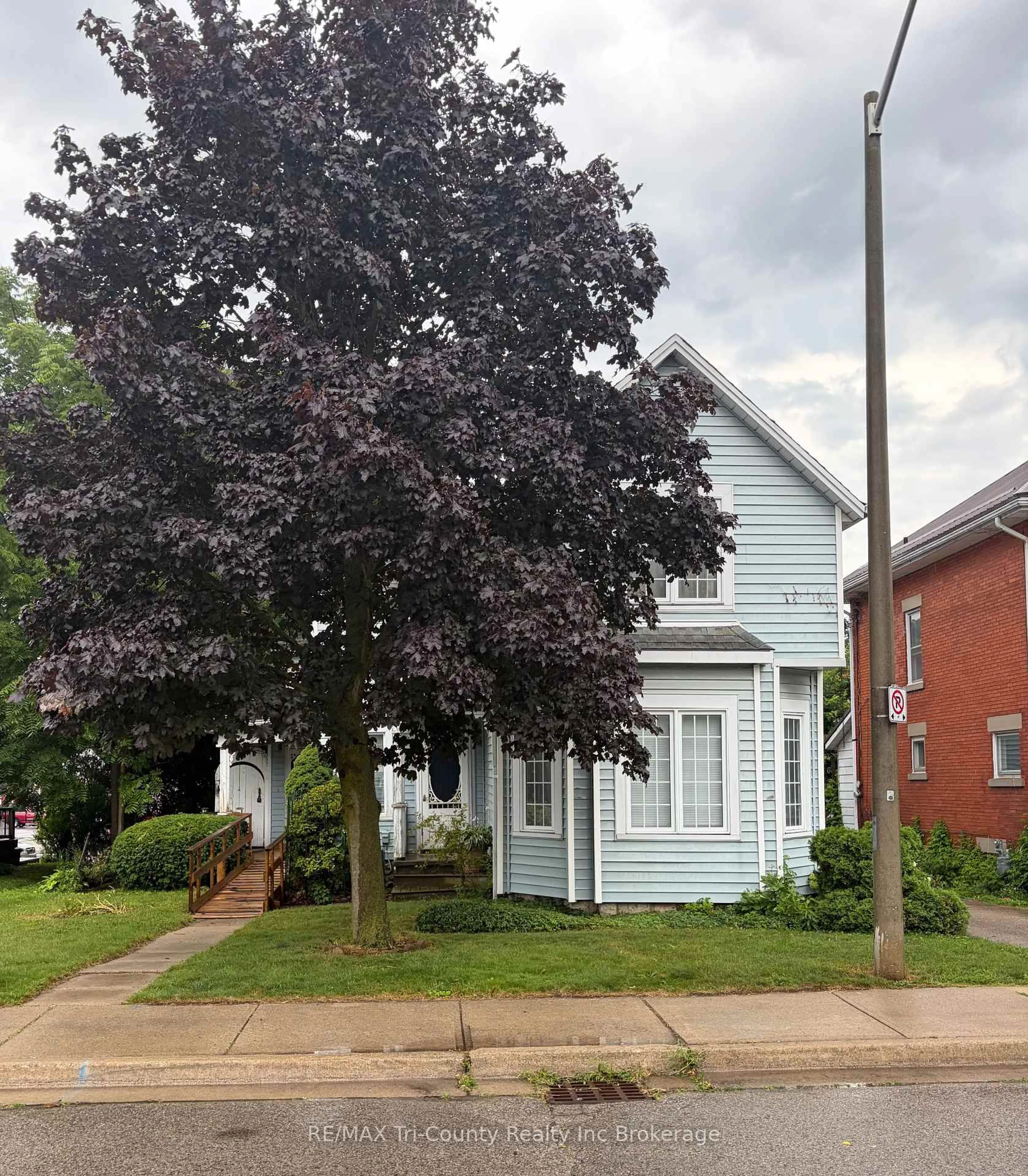 Home with brick exterior material, street for 53 BROCK St, Tillsonburg Ontario N4G 2A4