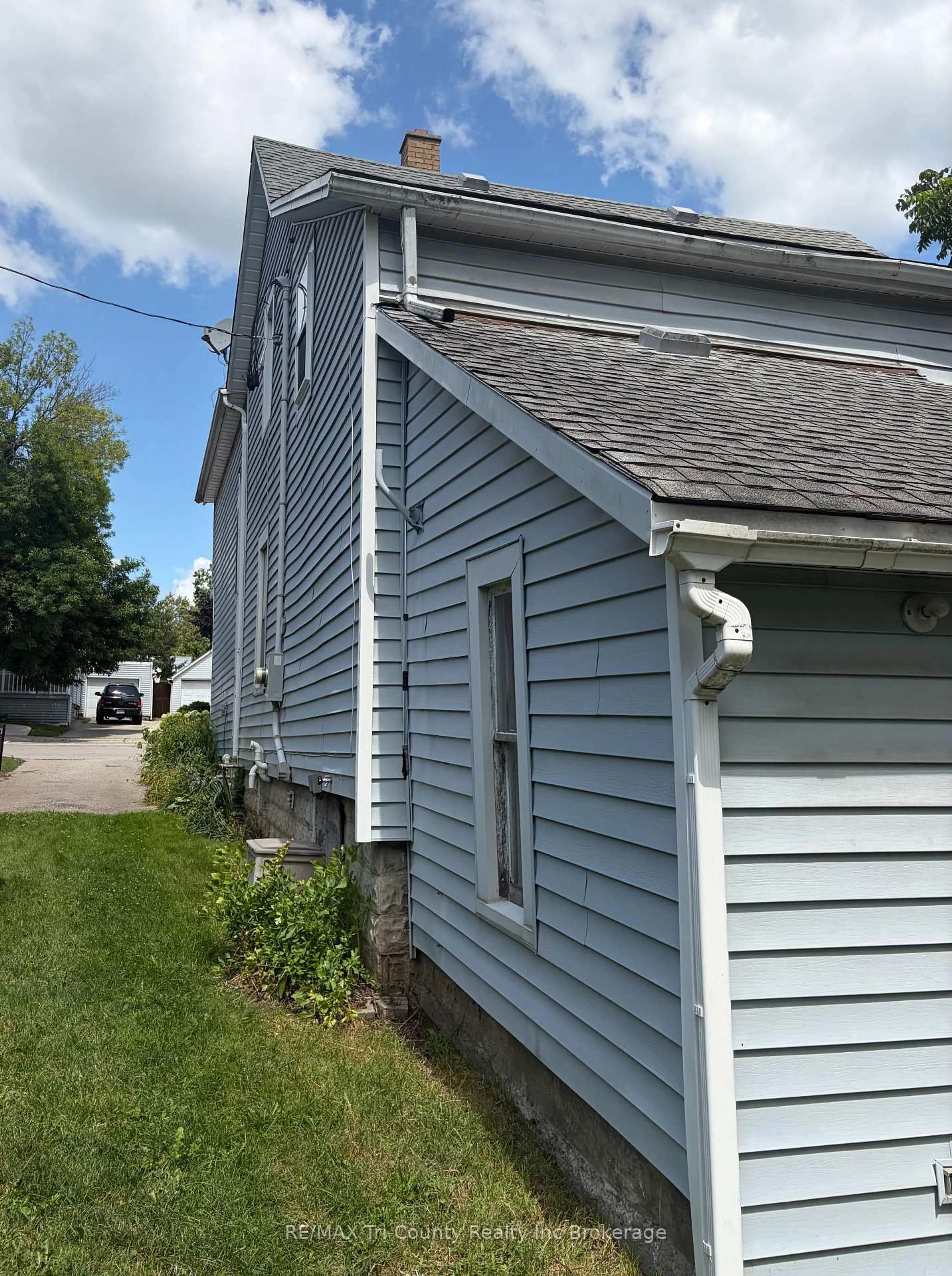 Home with vinyl exterior material, street for 53 BROCK St, Tillsonburg Ontario N4G 2A4