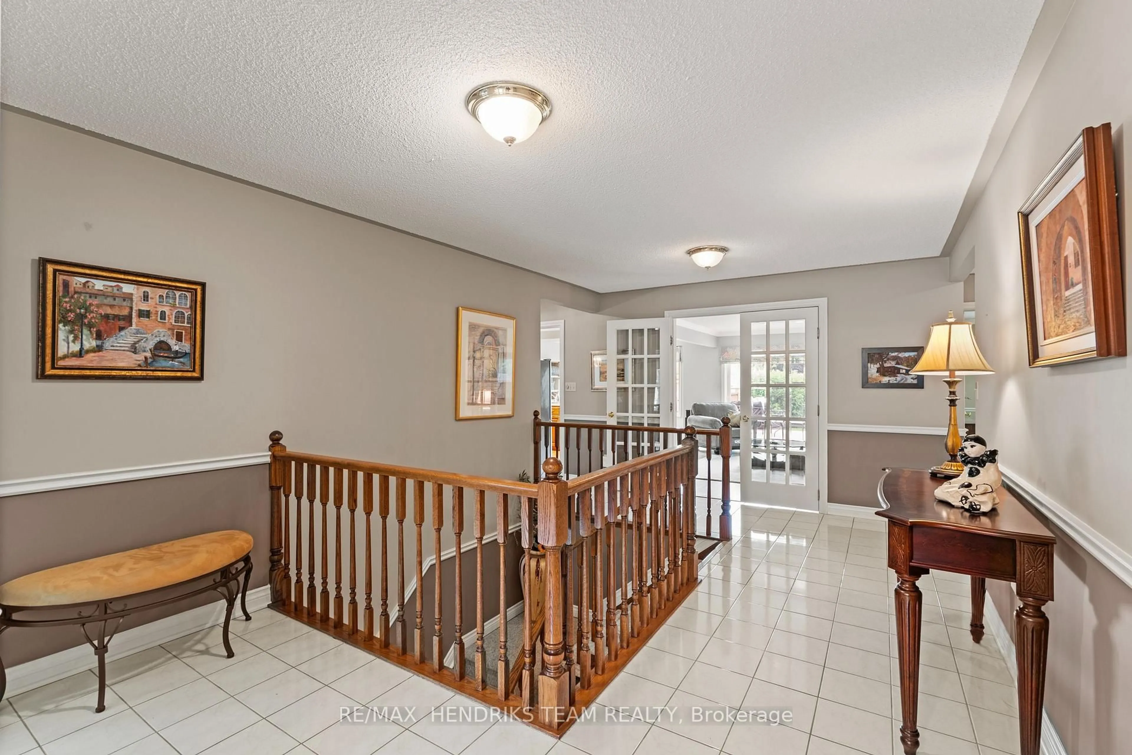 Indoor foyer for 28 Heritage Lane, Welland Ontario L3C 6Z3