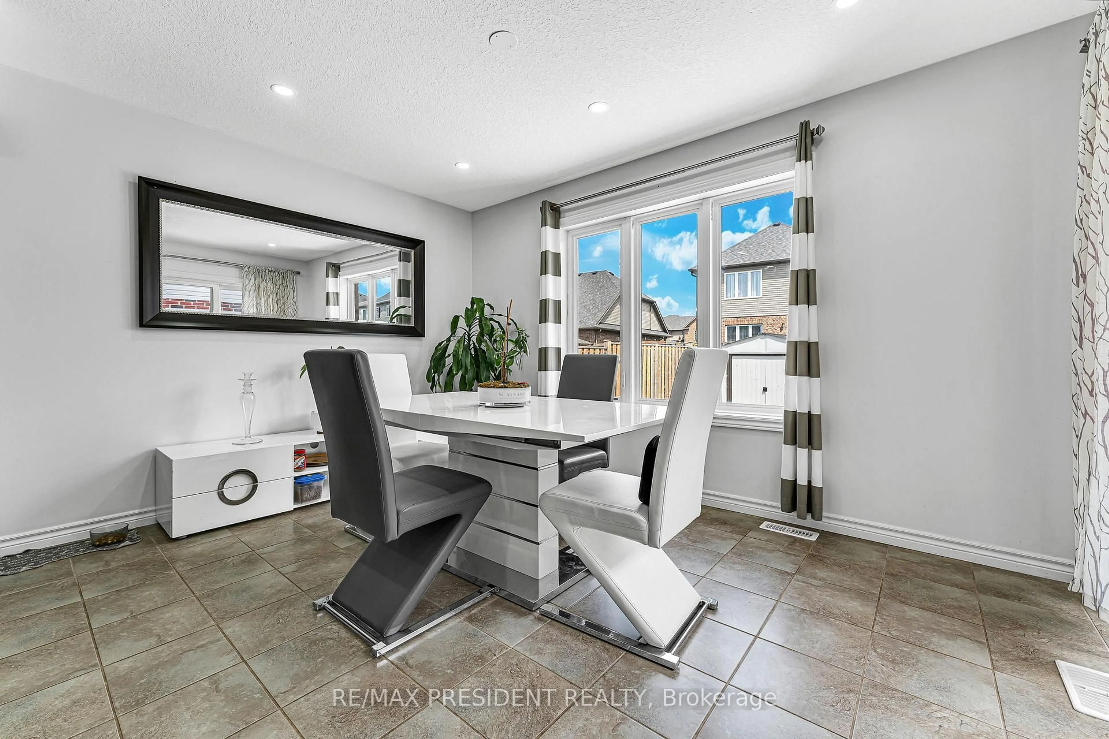 Dining room, ceramic/tile floor for 573 Forman Ave, Stratford Ontario N5A 0B3