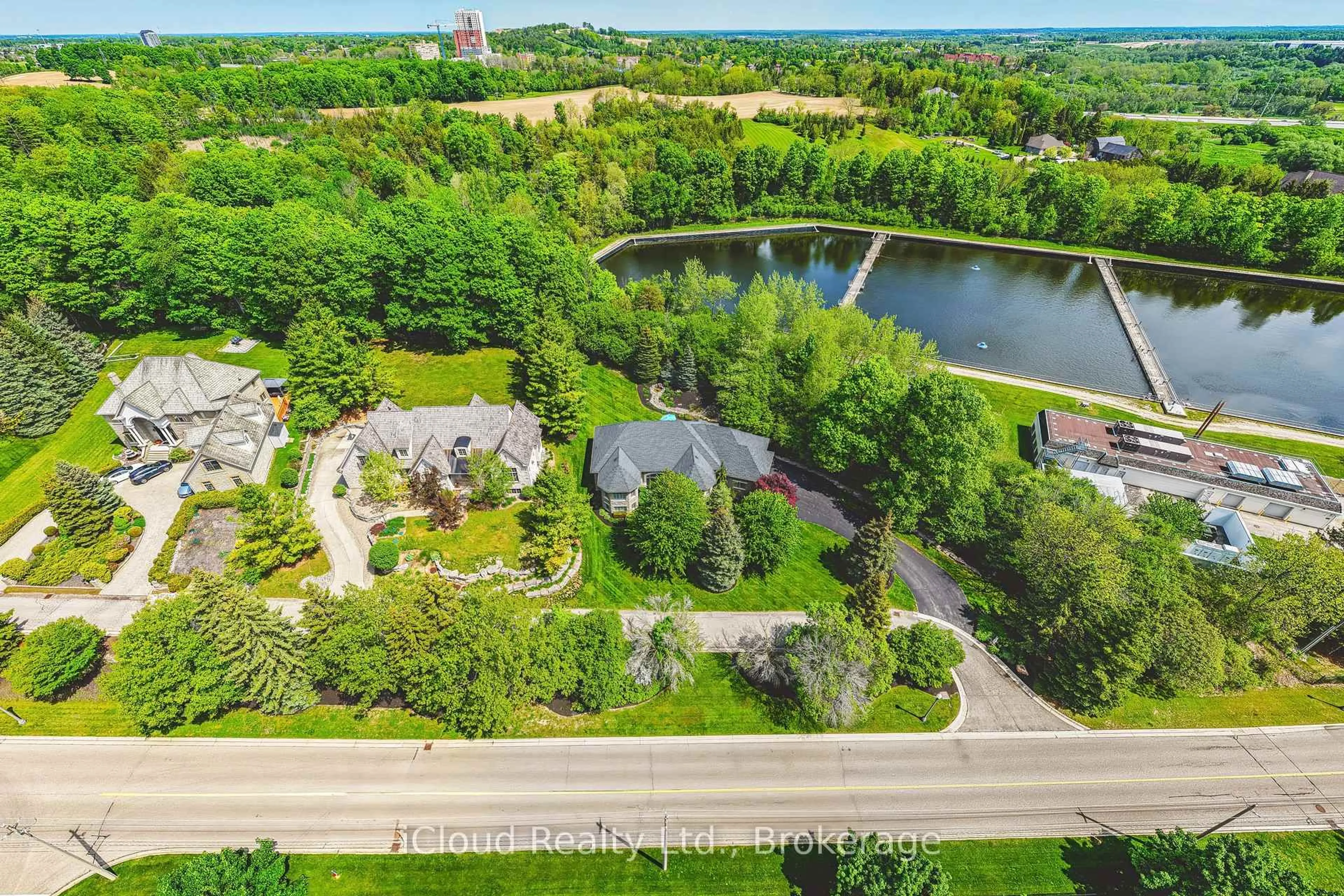 A pic from outside/outdoor area/front of a property/back of a property/a pic from drone, water/lake/river/ocean view for 845 Hidden Valley Rd, Kitchener Ontario N2C 2S4