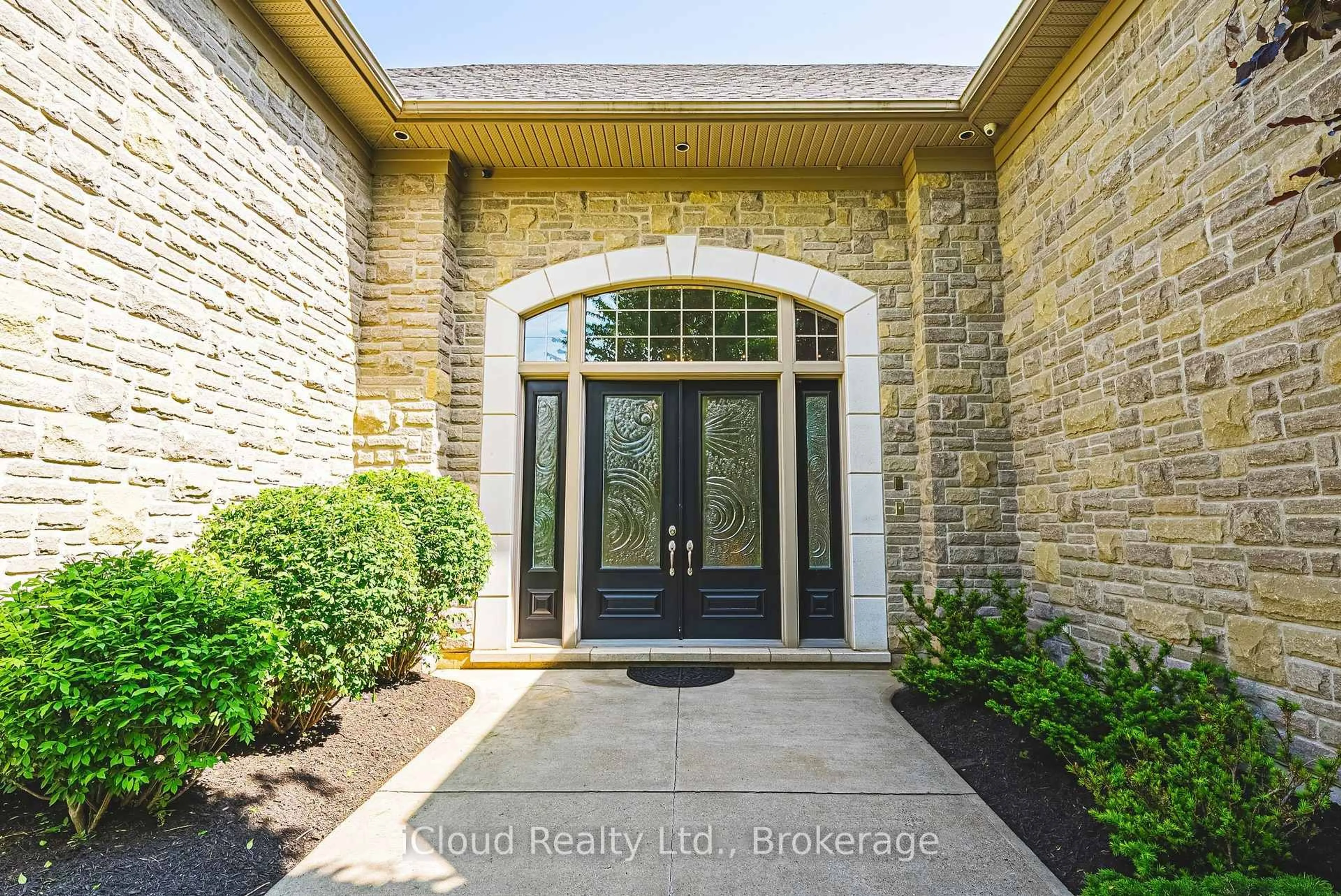 Indoor entryway for 845 Hidden Valley Rd, Kitchener Ontario N2C 2S4