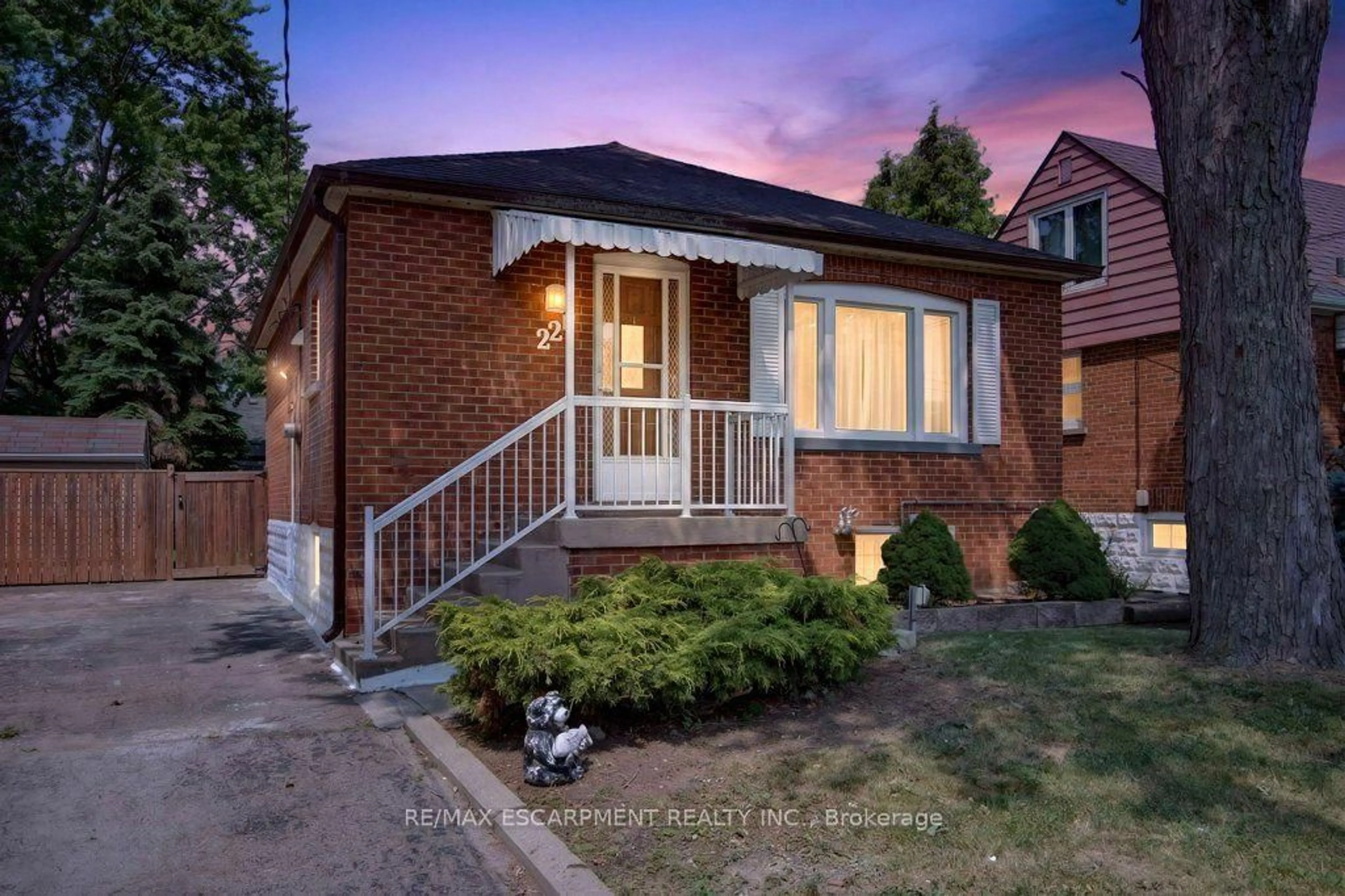 Home with brick exterior material, street for 220 EAST 13TH St, Hamilton Ontario L9A 3Z7