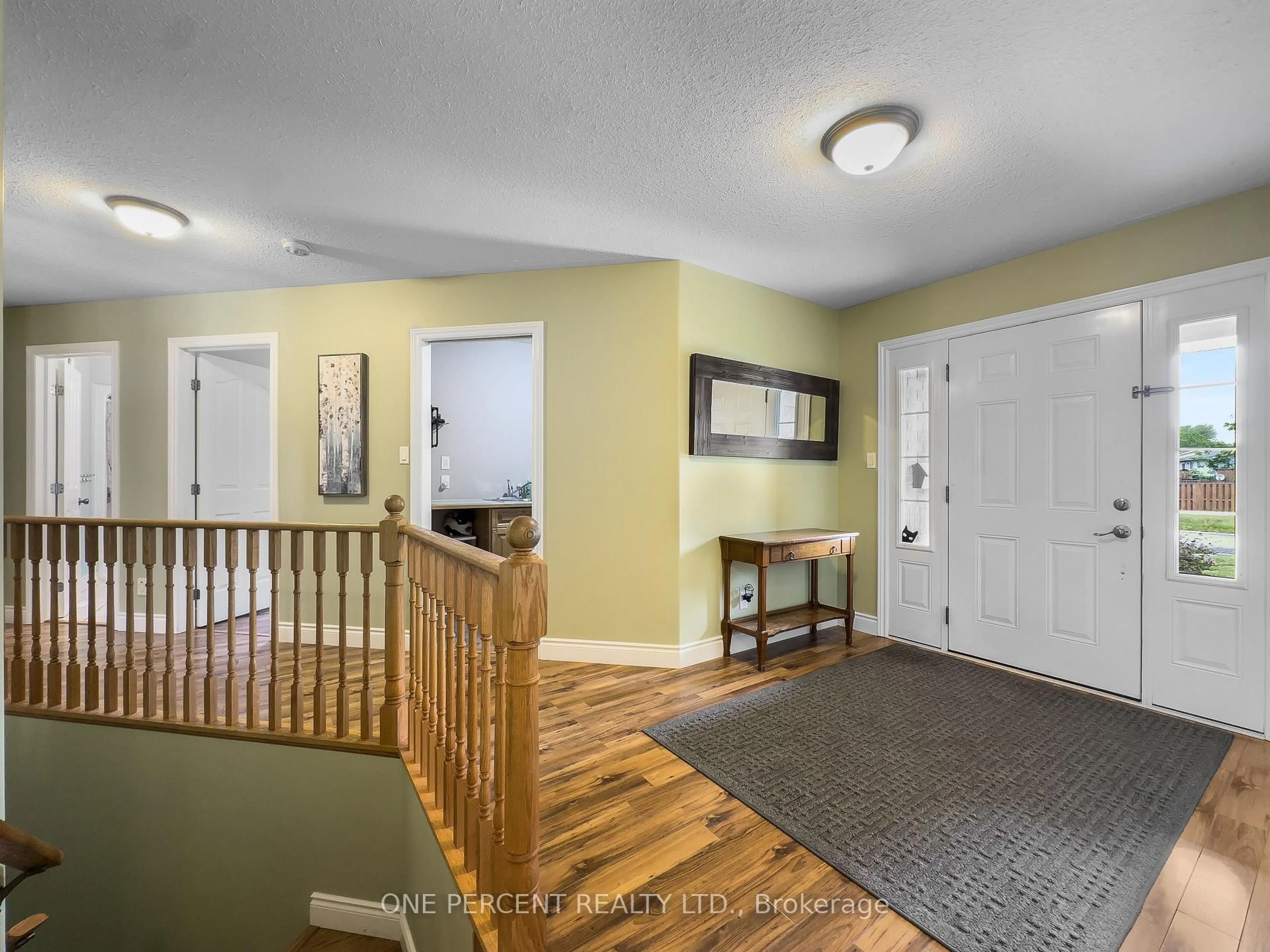 Indoor entryway for 4 Jason Cres, Quinte West Ontario K8V 6P3