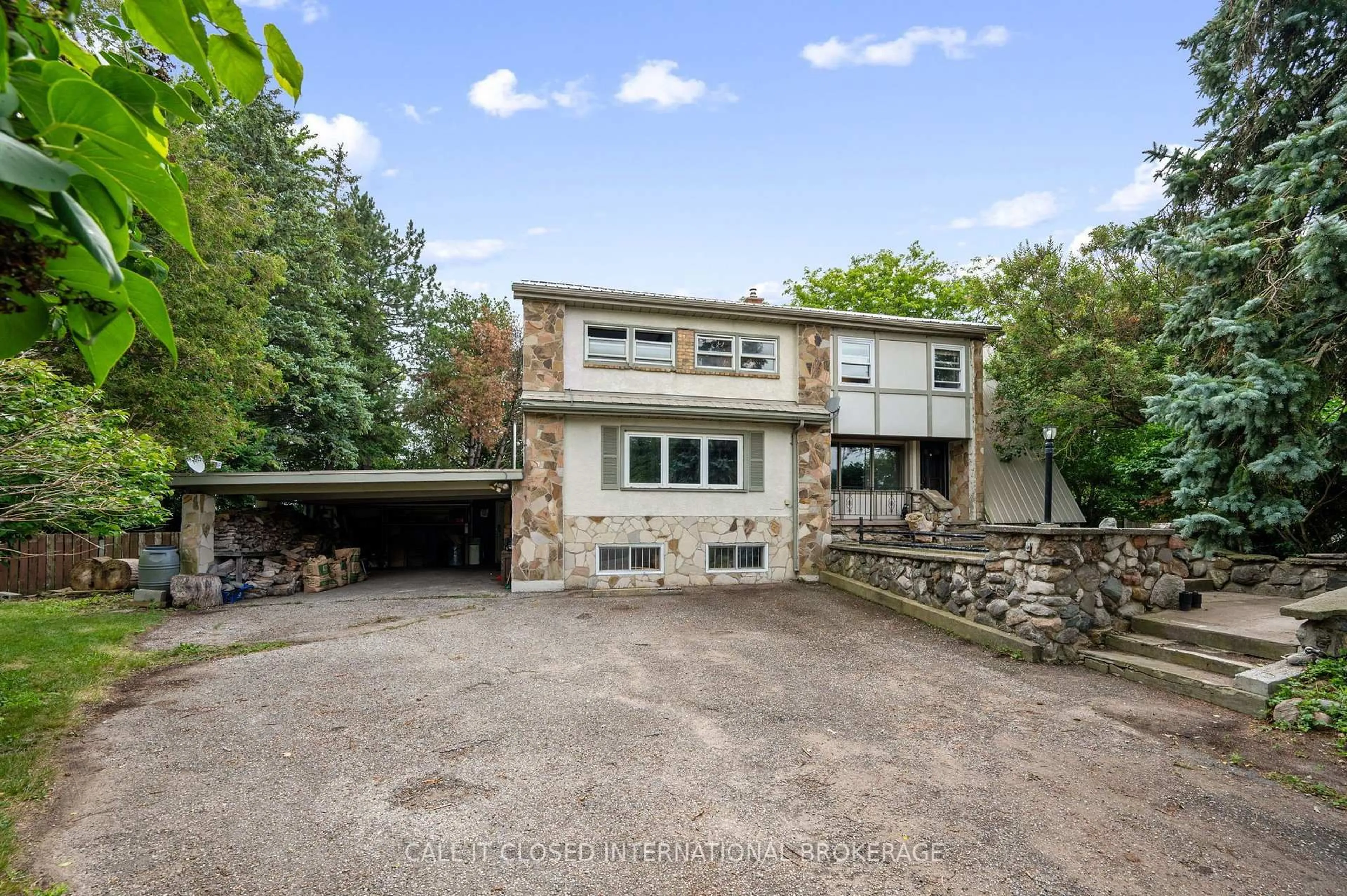 A pic from outside/outdoor area/front of a property/back of a property/a pic from drone, building for 12056 Wellington Rd, Central Elgin Ontario N5P 3T1