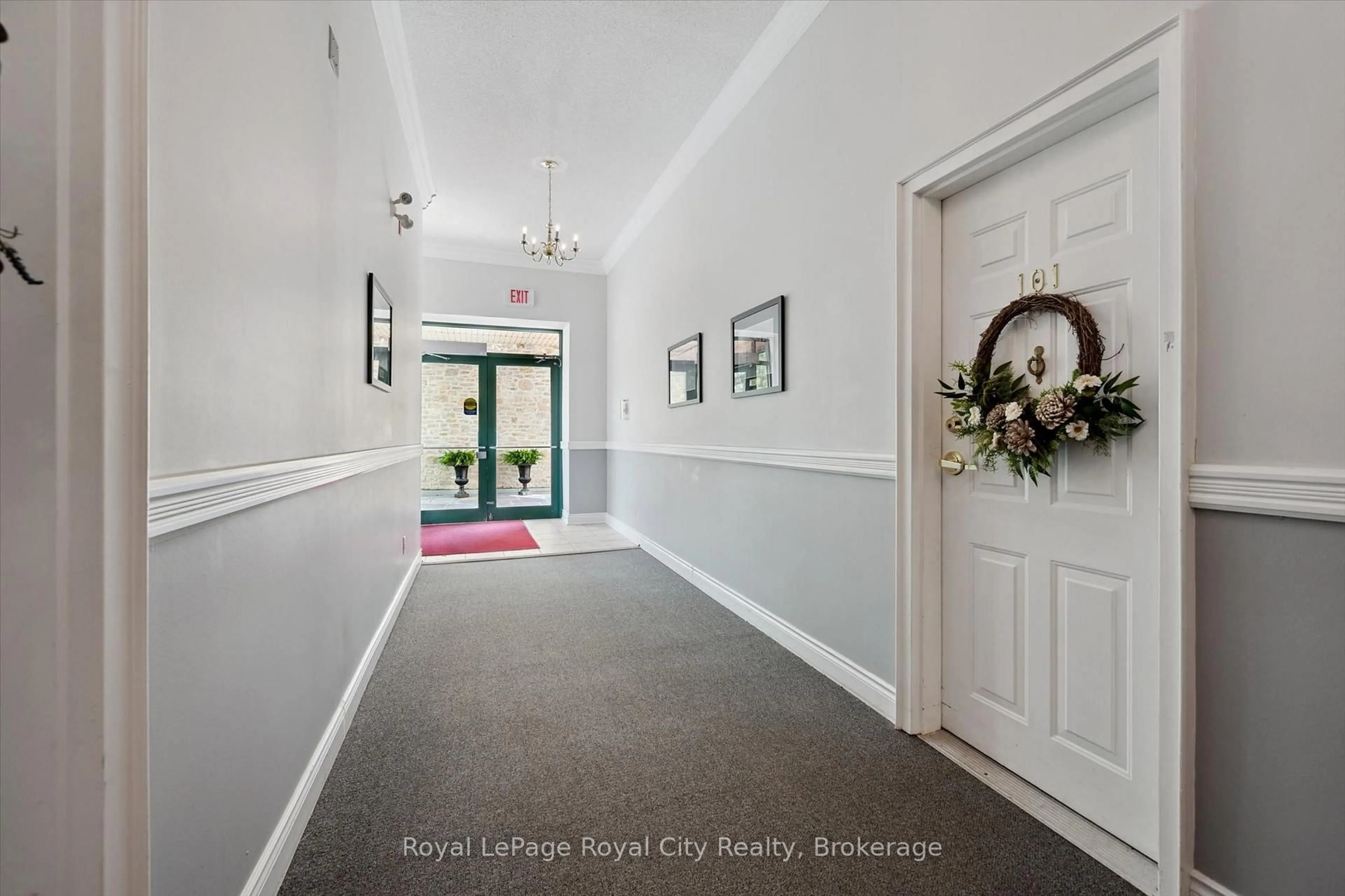 Indoor foyer for 478 St Andrew St #101, Centre Wellington Ontario N1M 3V7