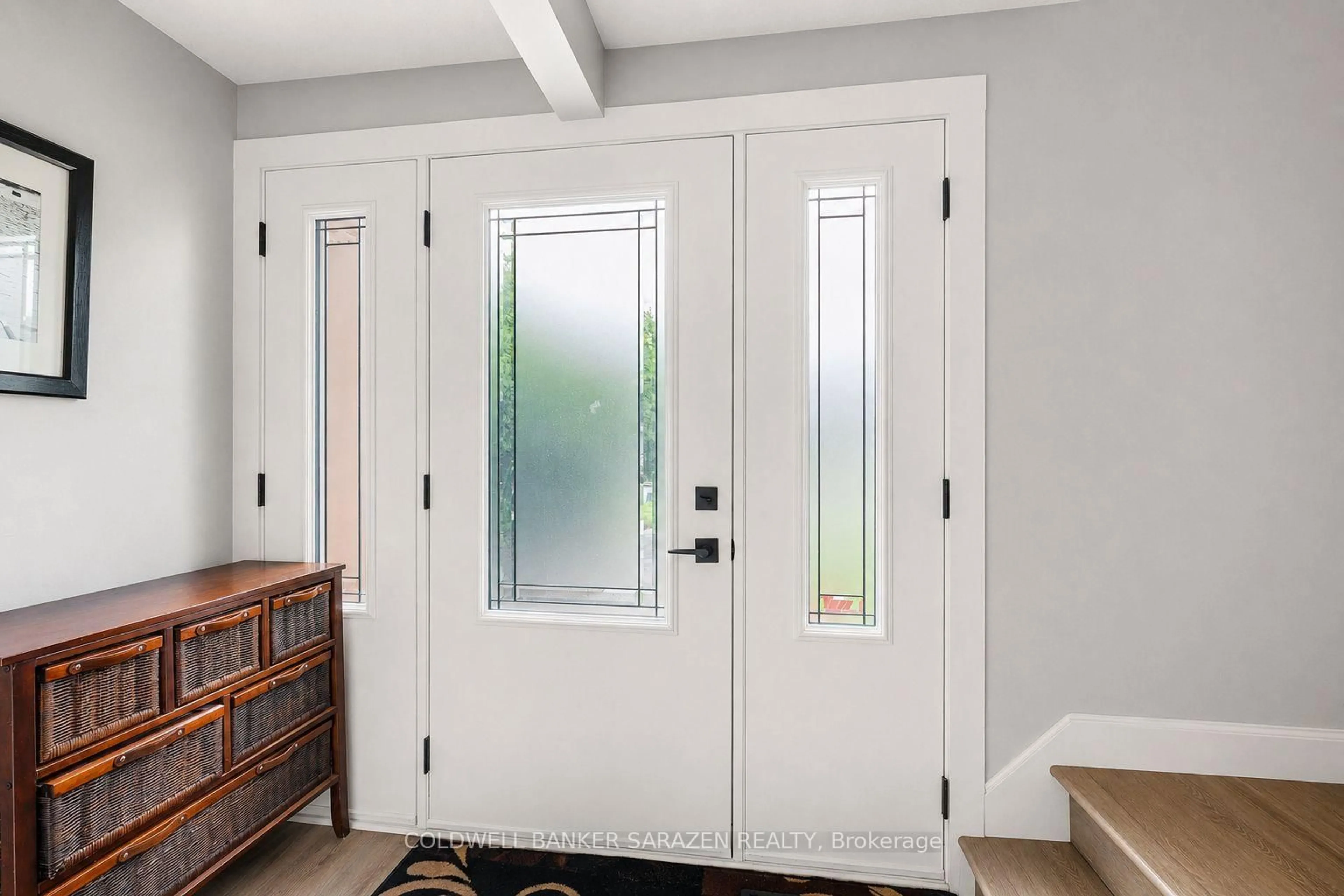 Indoor entryway for 34 Downsview Cres, Ottawa Ontario K2G 0A5