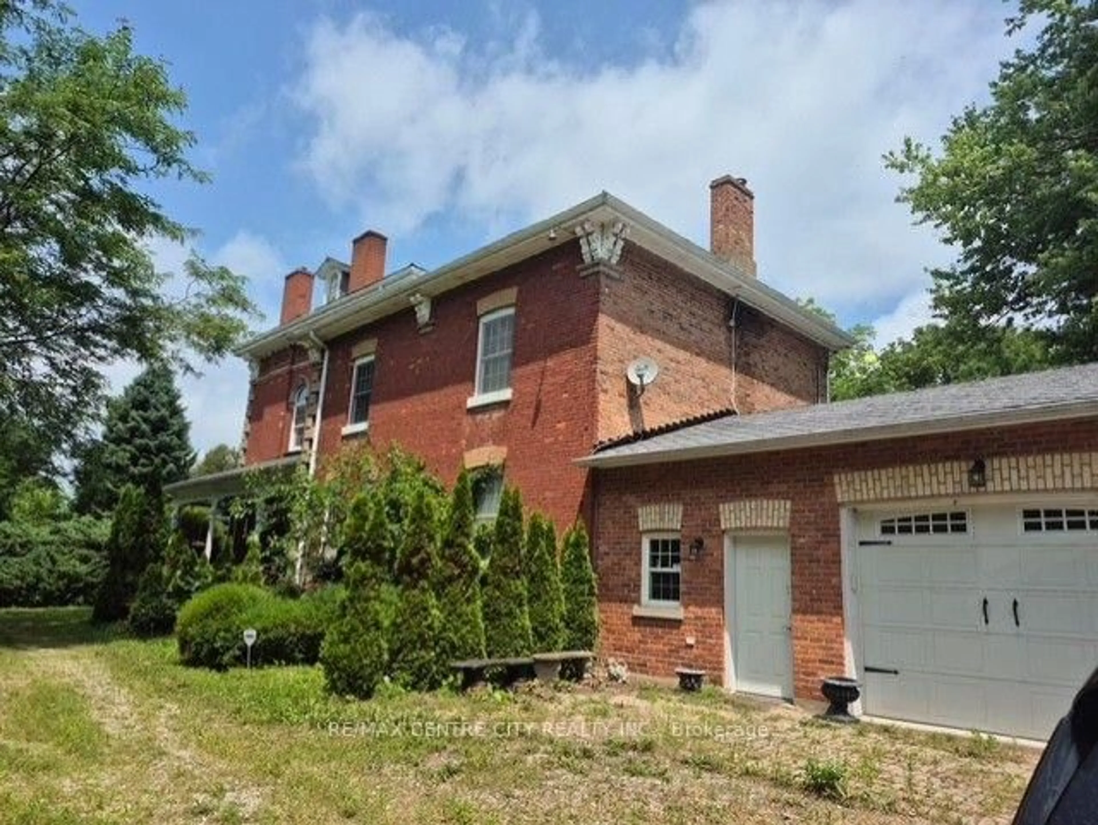 Home with brick exterior material, building for 37015 Fingal Line, Southwold Ontario N5P 3S5