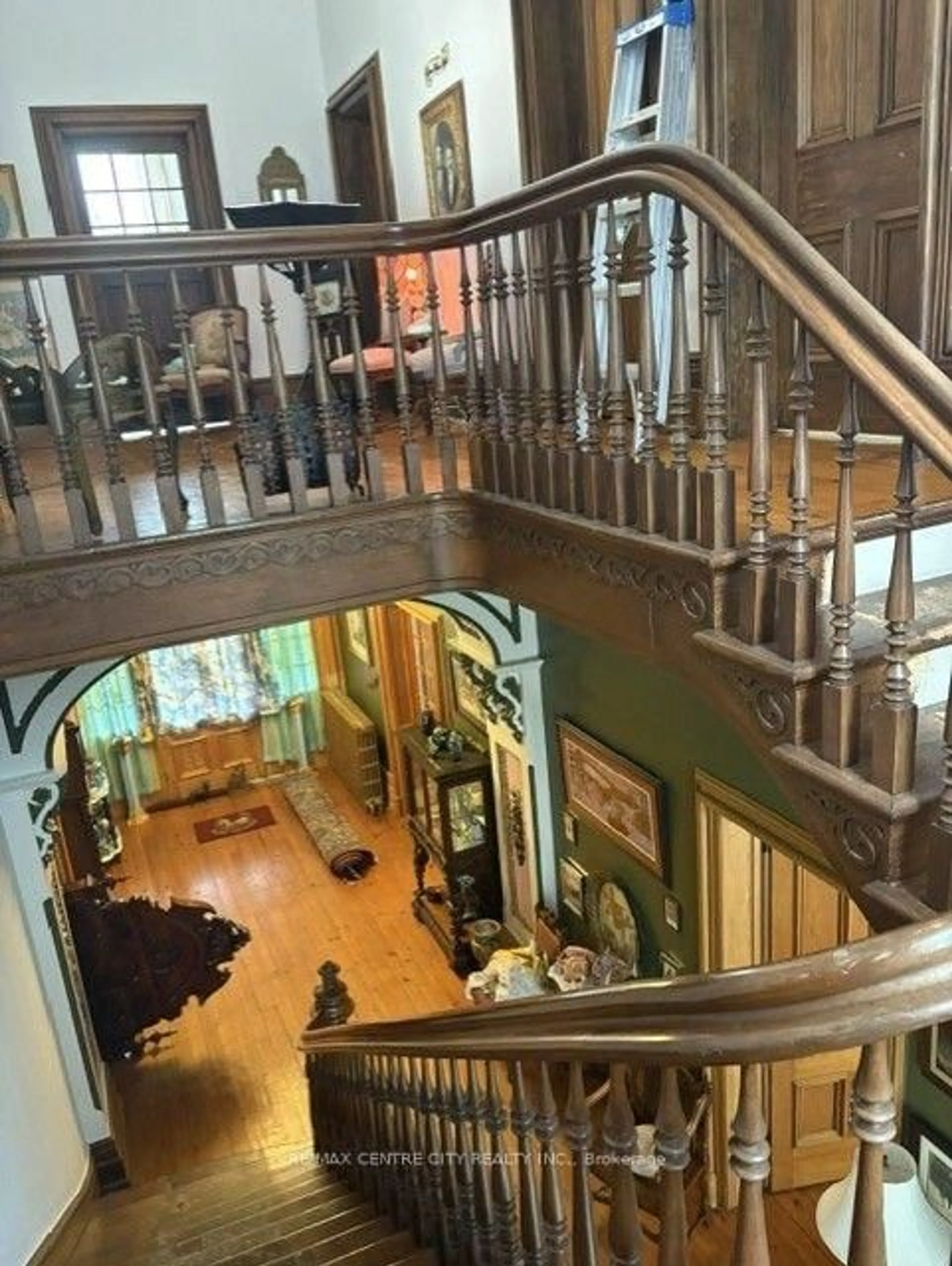 Indoor foyer for 37015 Fingal Line, Southwold Ontario N5P 3S5