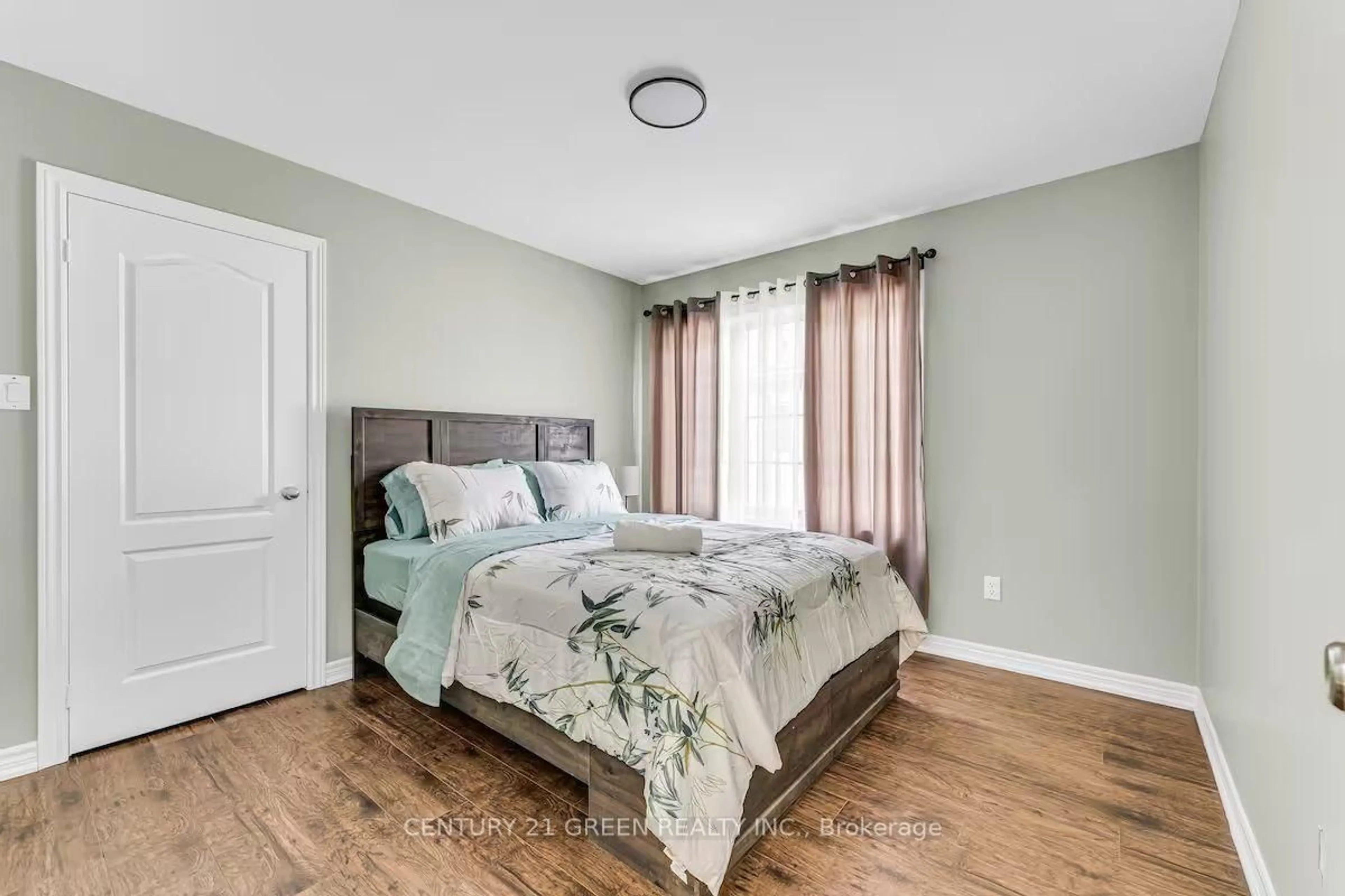 Bedroom with bed, unknown for 5 Sunset Way, Thorold Ontario L2V 0B6