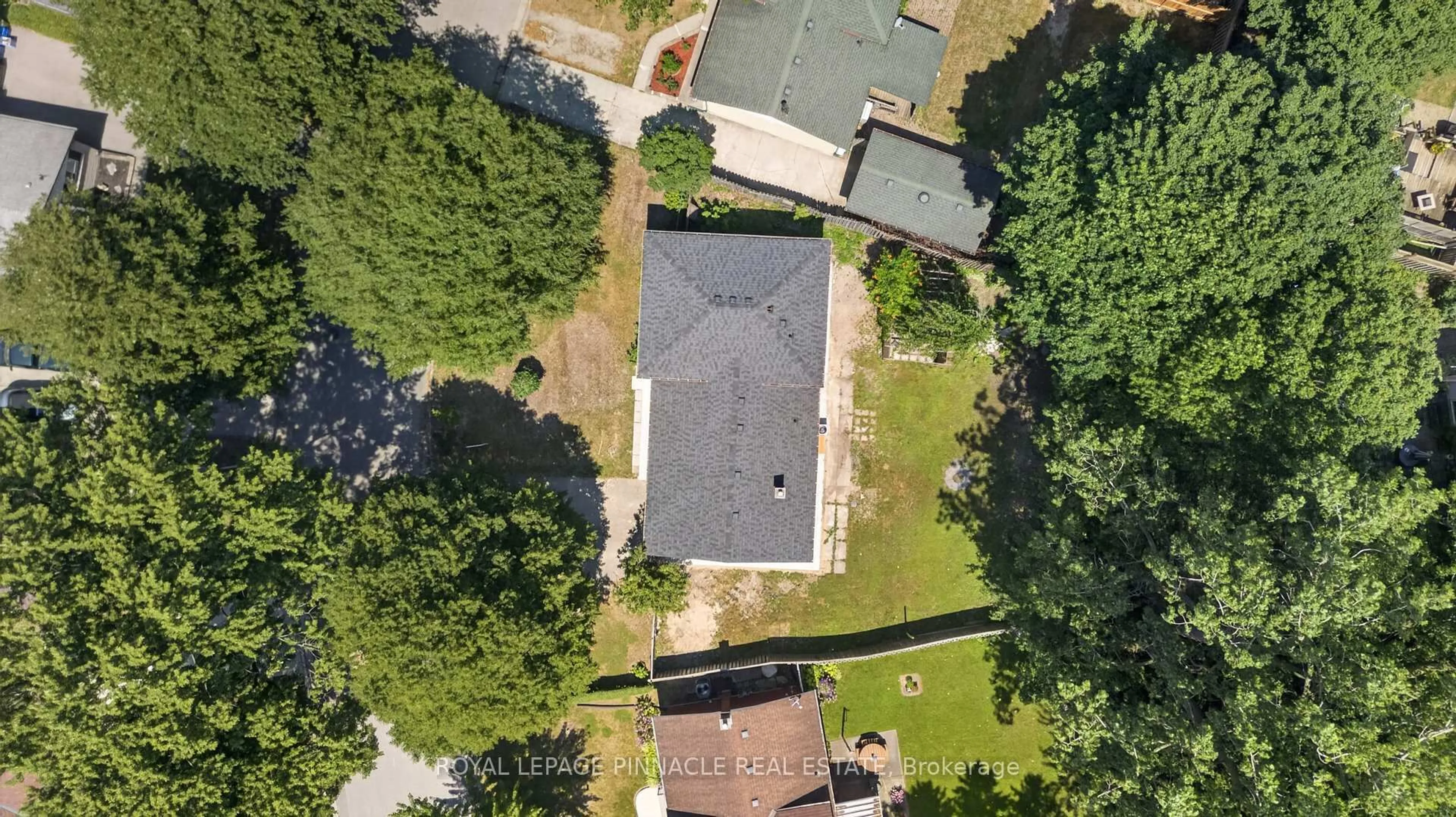 A pic from outside/outdoor area/front of a property/back of a property/a pic from drone, street for 41 Amy Cres, London East Ontario N5Y 4A5
