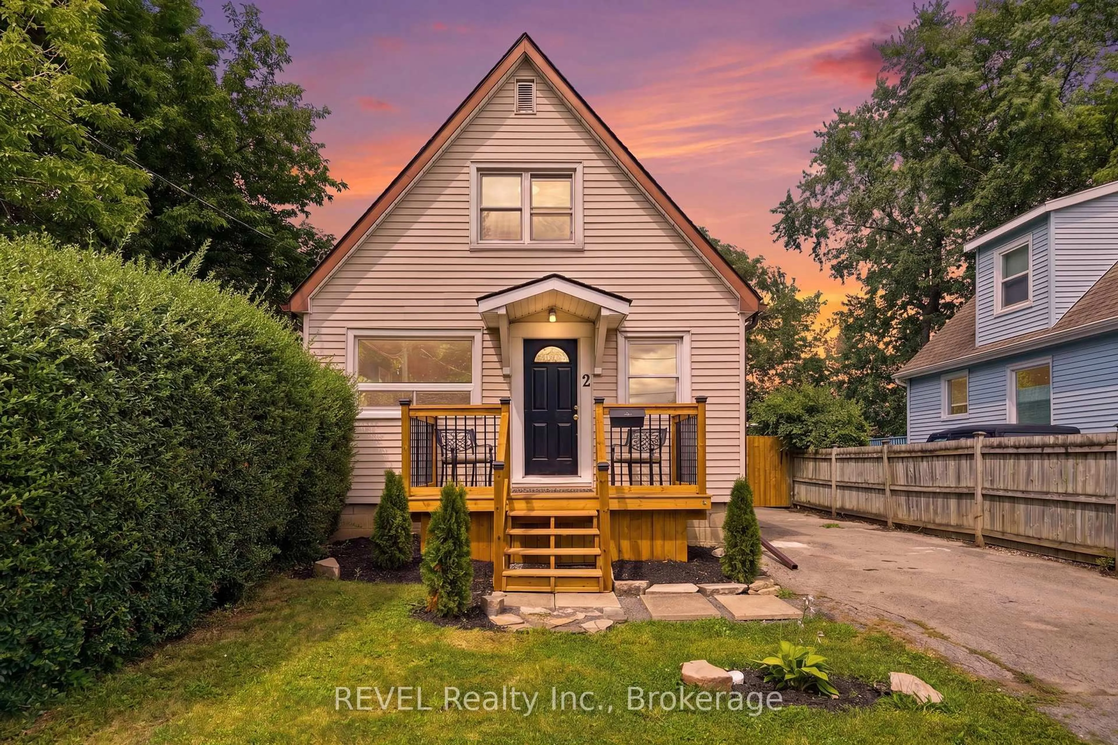 Unknown for 2 Kent St, St. Catharines Ontario L2S 1H1