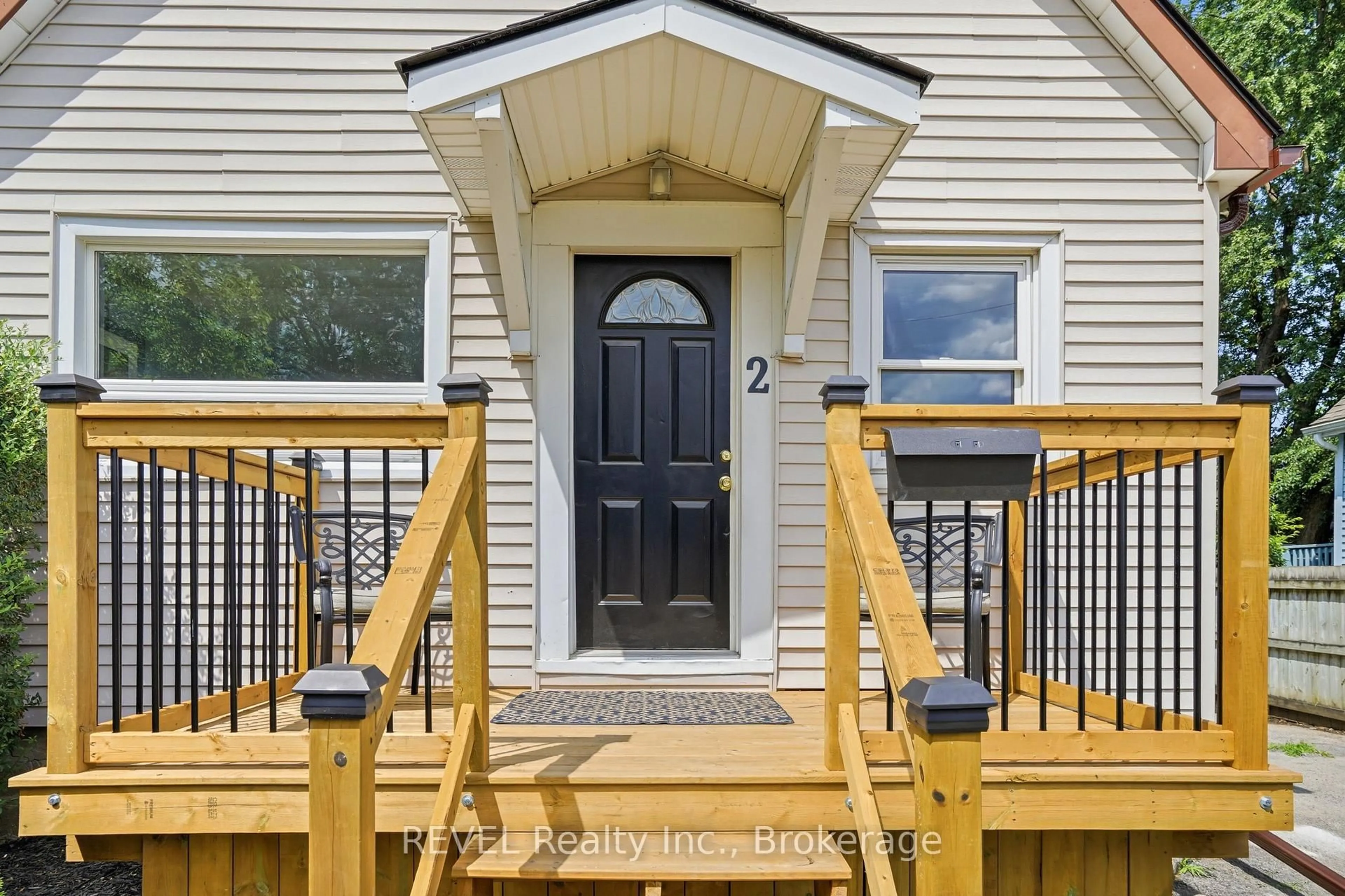 Unknown for 2 Kent St, St. Catharines Ontario L2S 1H1