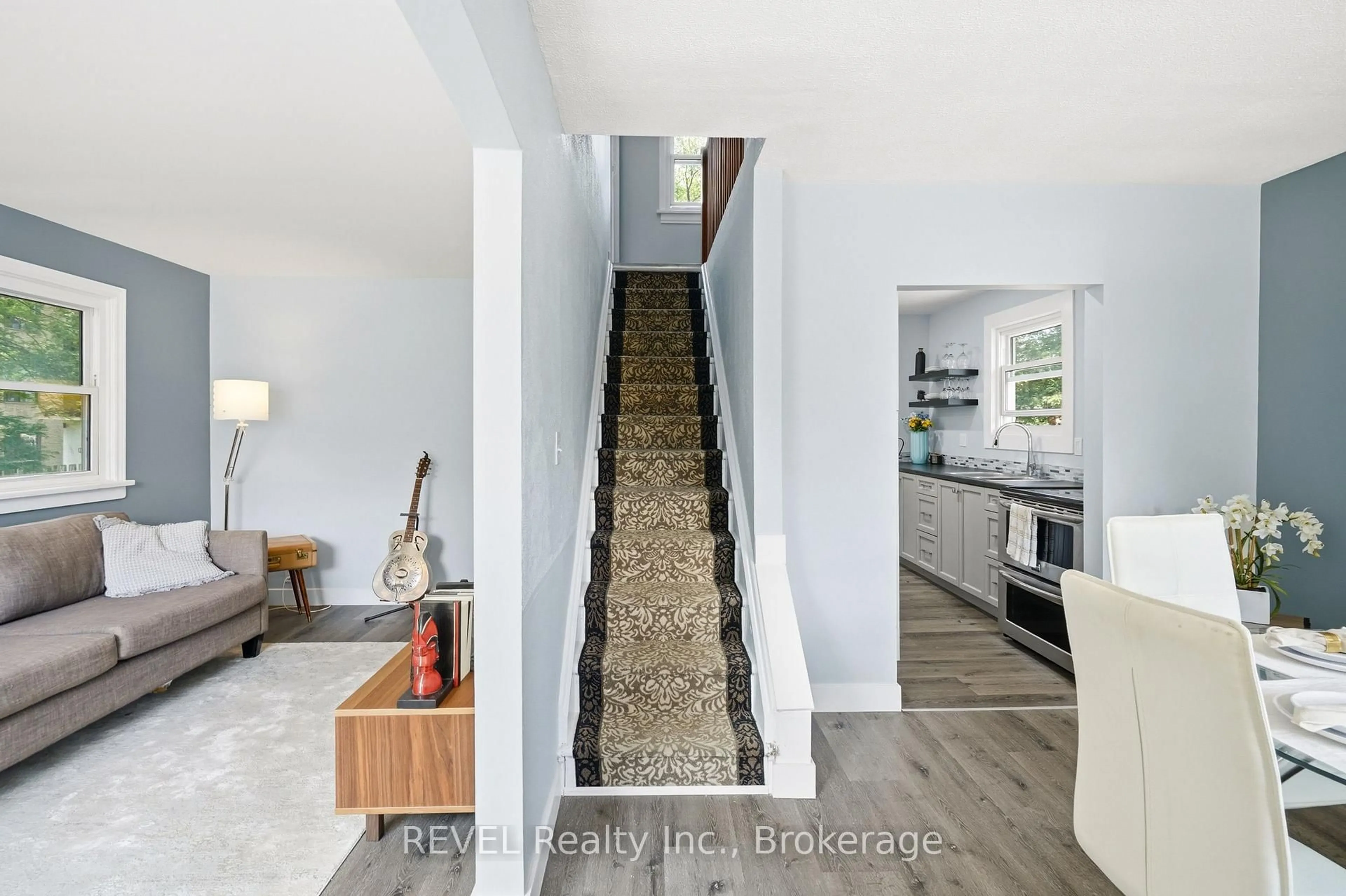 Indoor entryway for 2 Kent St, St. Catharines Ontario L2S 1H1