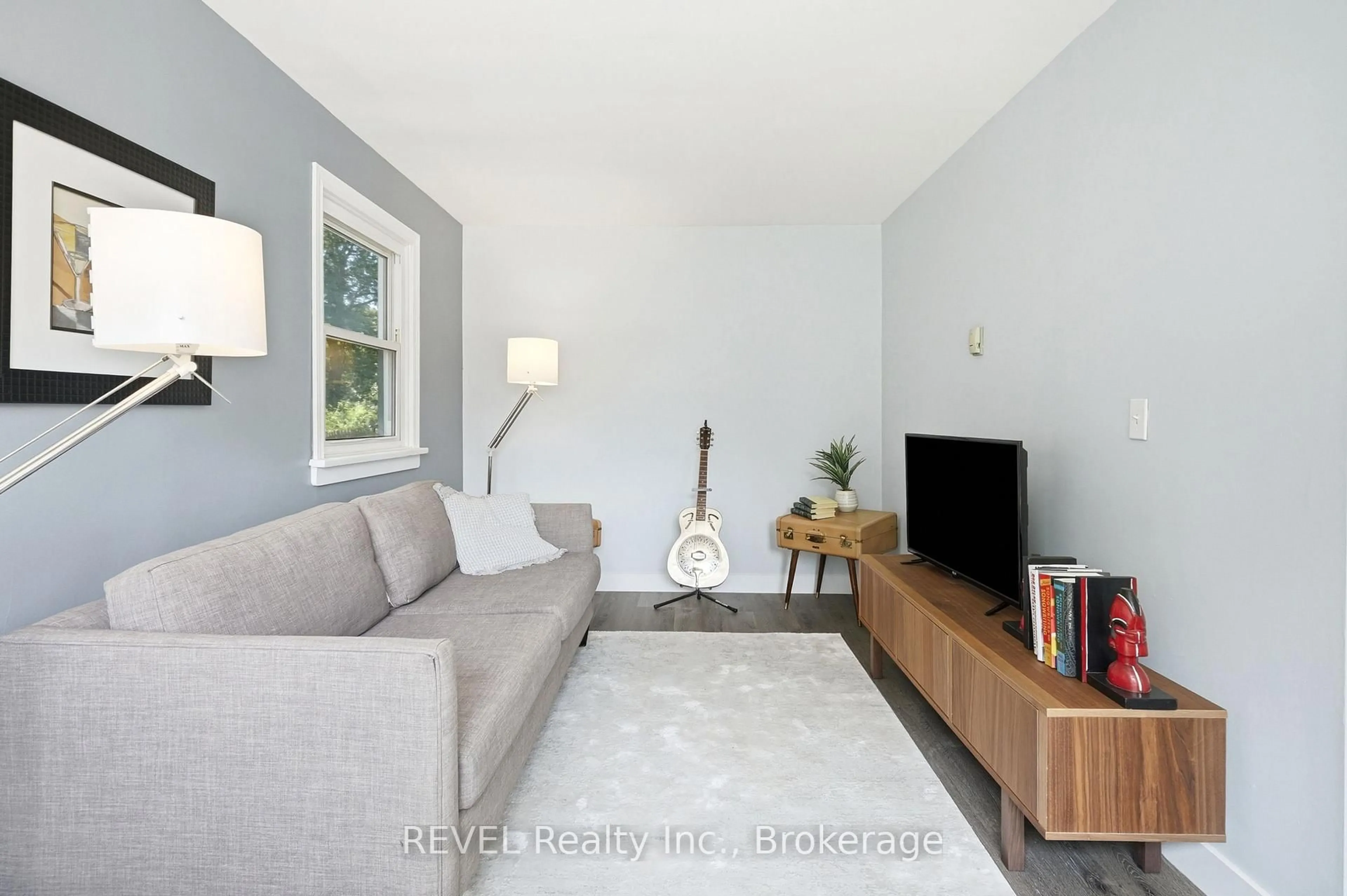 Living room with furniture, unknown for 2 Kent St, St. Catharines Ontario L2S 1H1
