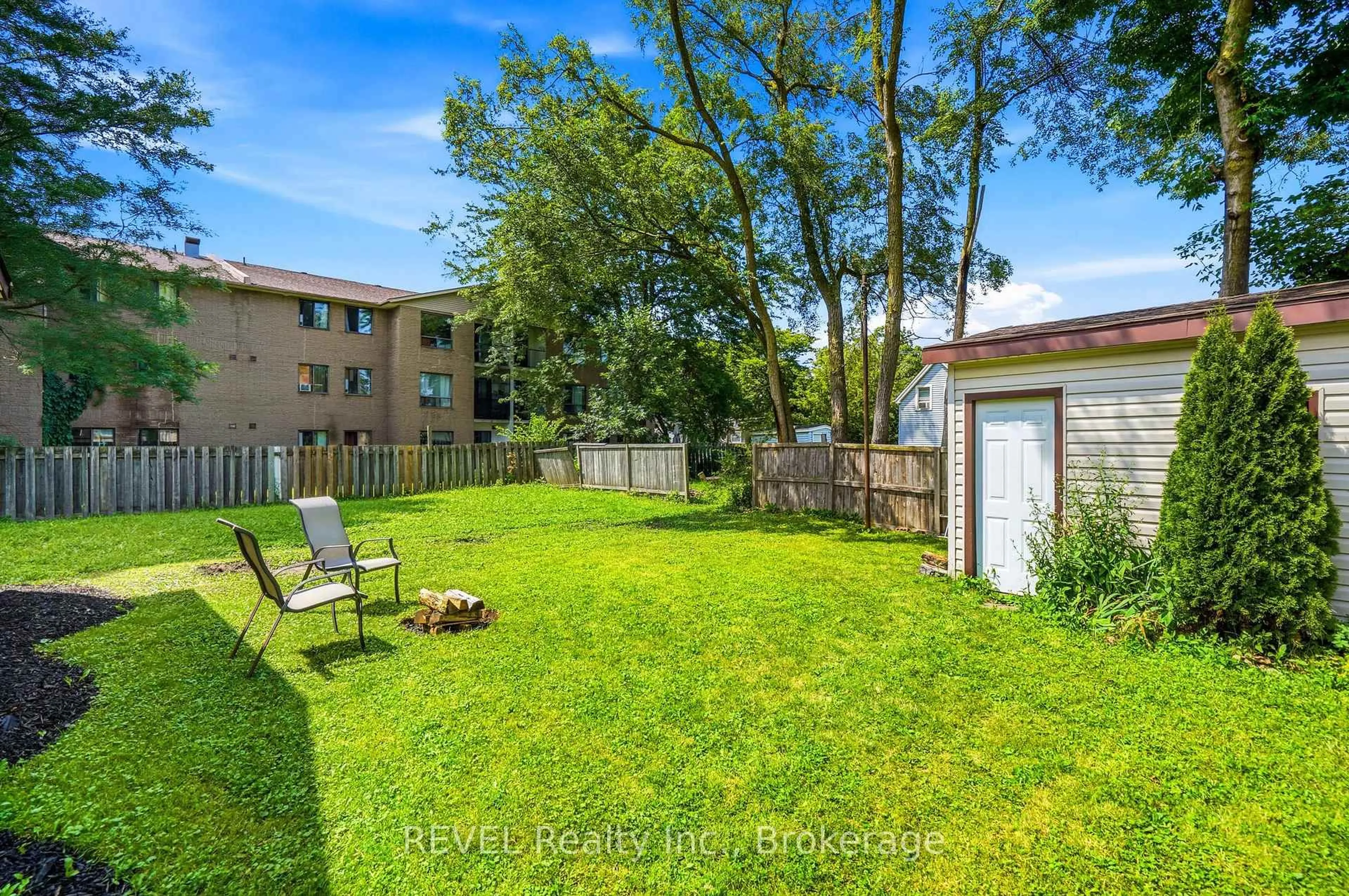 Patio, unknown for 2 Kent St, St. Catharines Ontario L2S 1H1