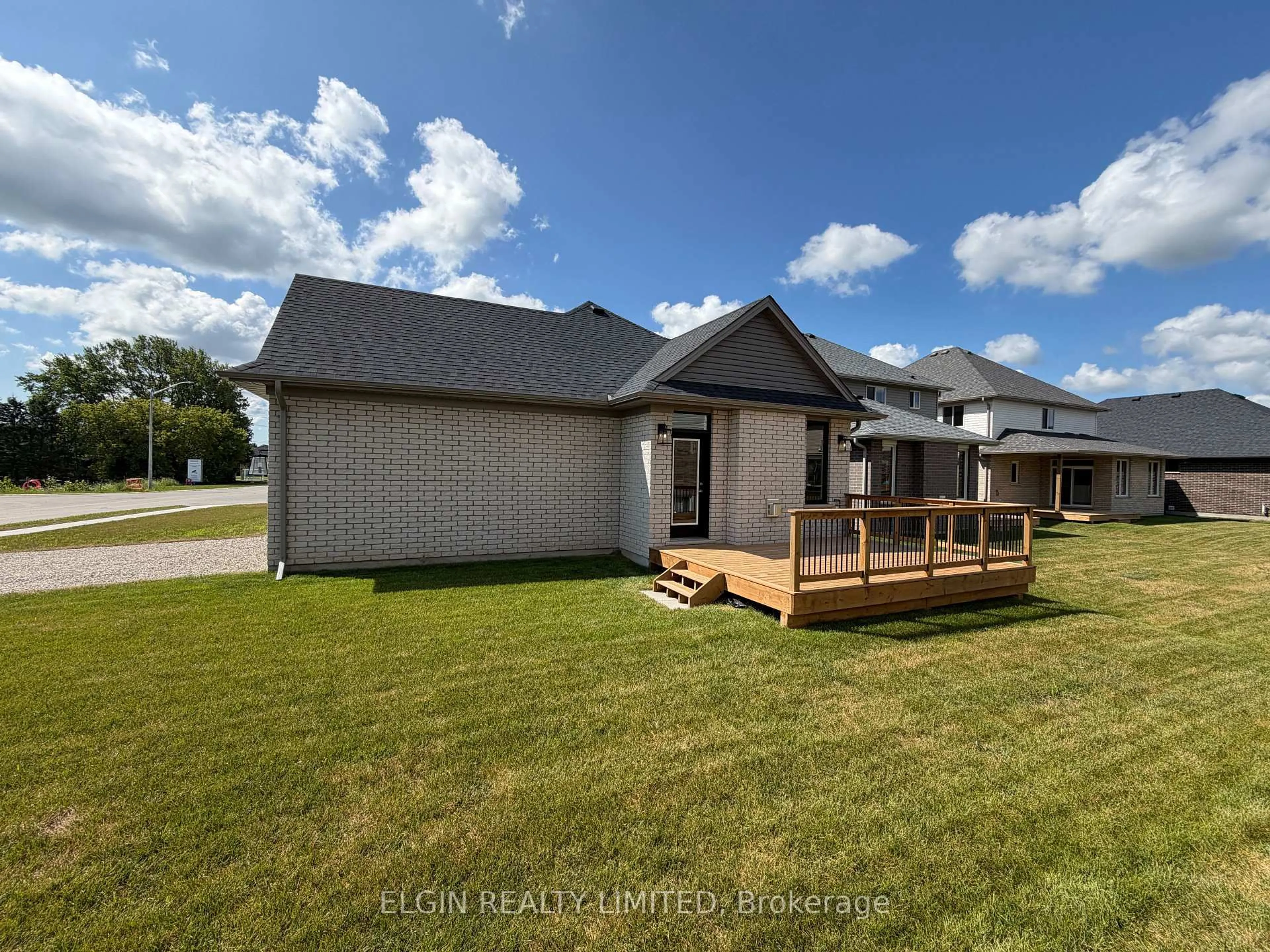 A pic from outside/outdoor area/front of a property/back of a property/a pic from drone, water/lake/river/ocean view for 18 Braun Ave, Tillsonburg Ontario N4G 0K5