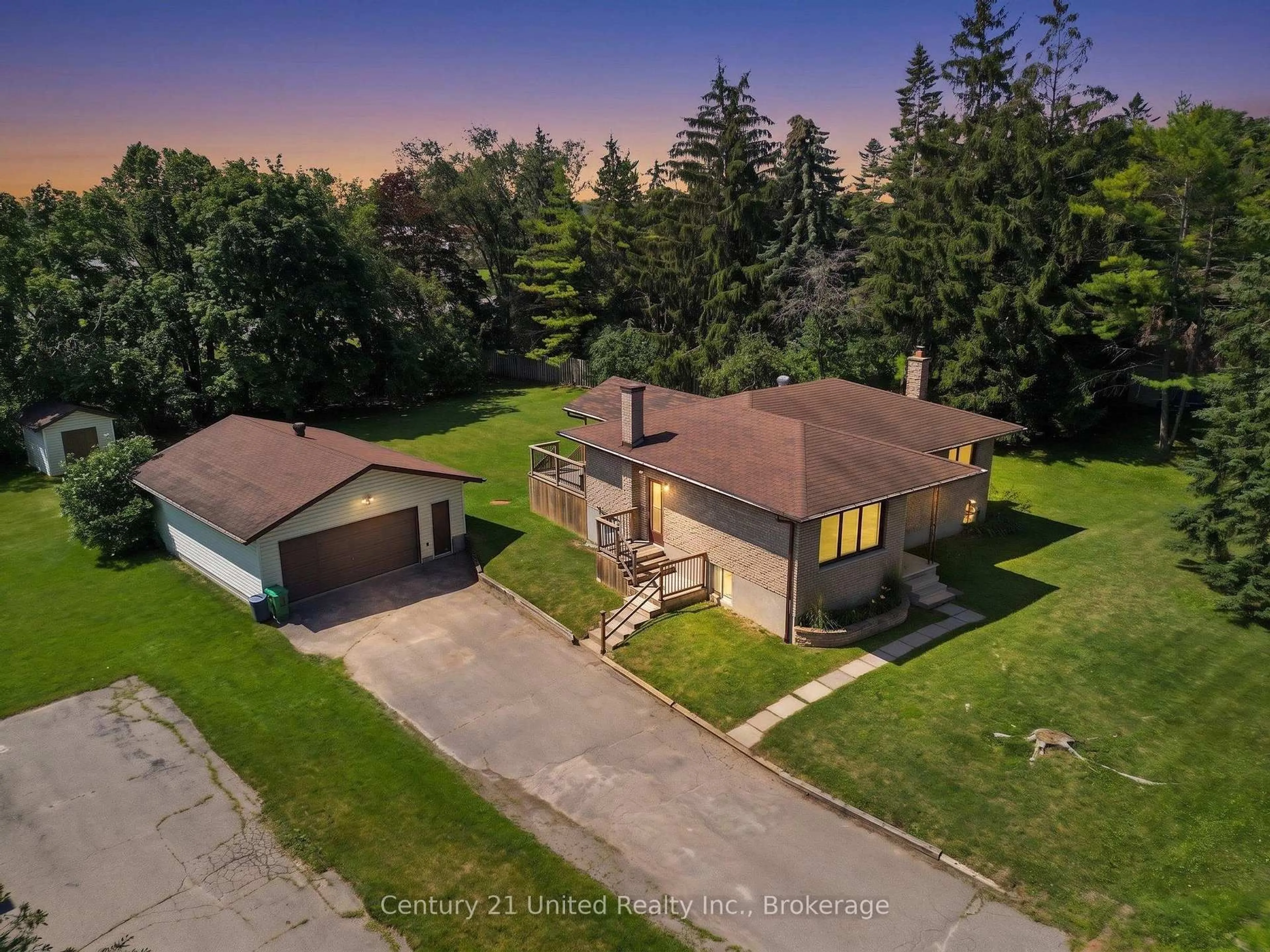 A pic from outside/outdoor area/front of a property/back of a property/a pic from drone, street for 815 Stewart Dr, Peterborough Ontario K9J 7R3